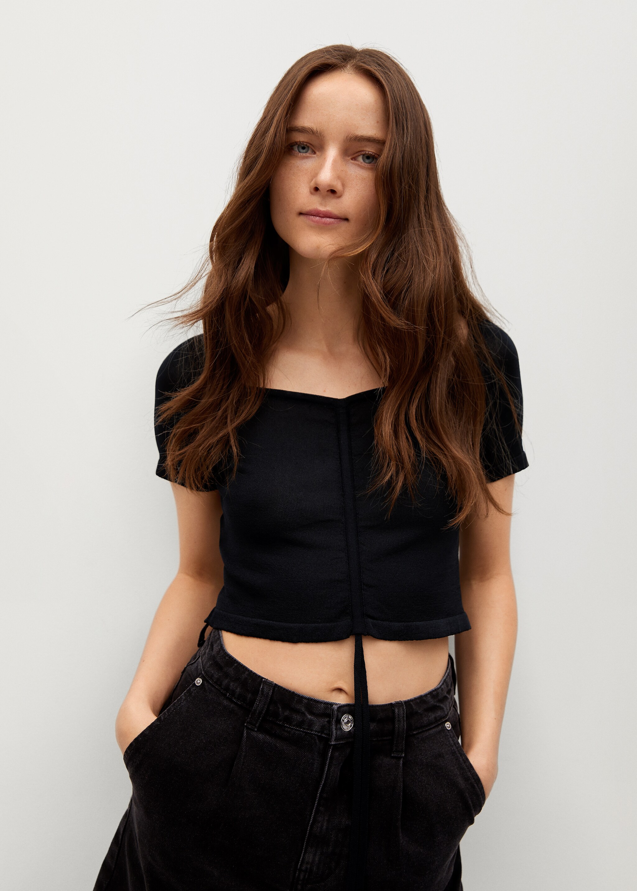 Top crop fruncido - Plano medio