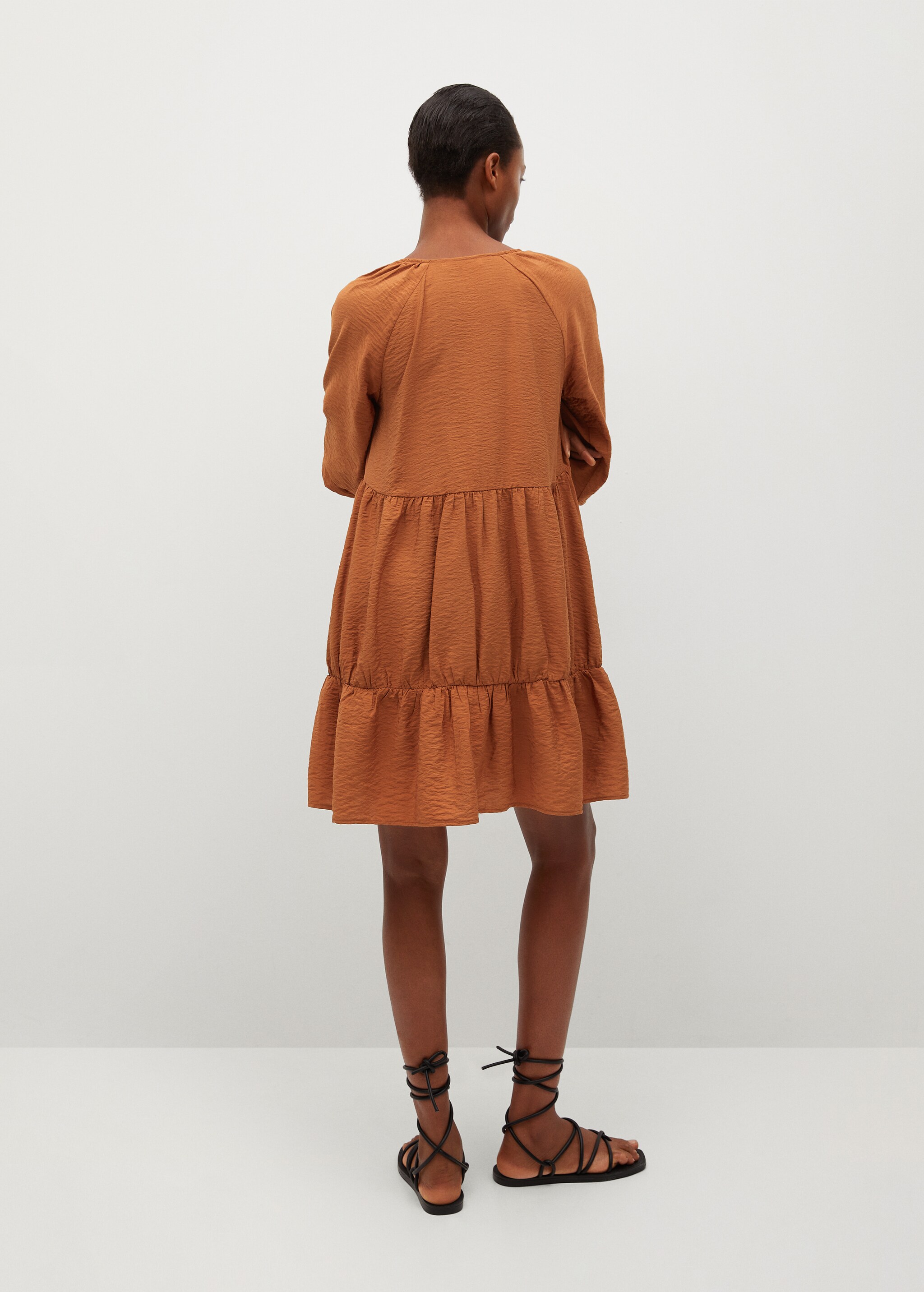 Vestido textura volante - Reverso del artículo