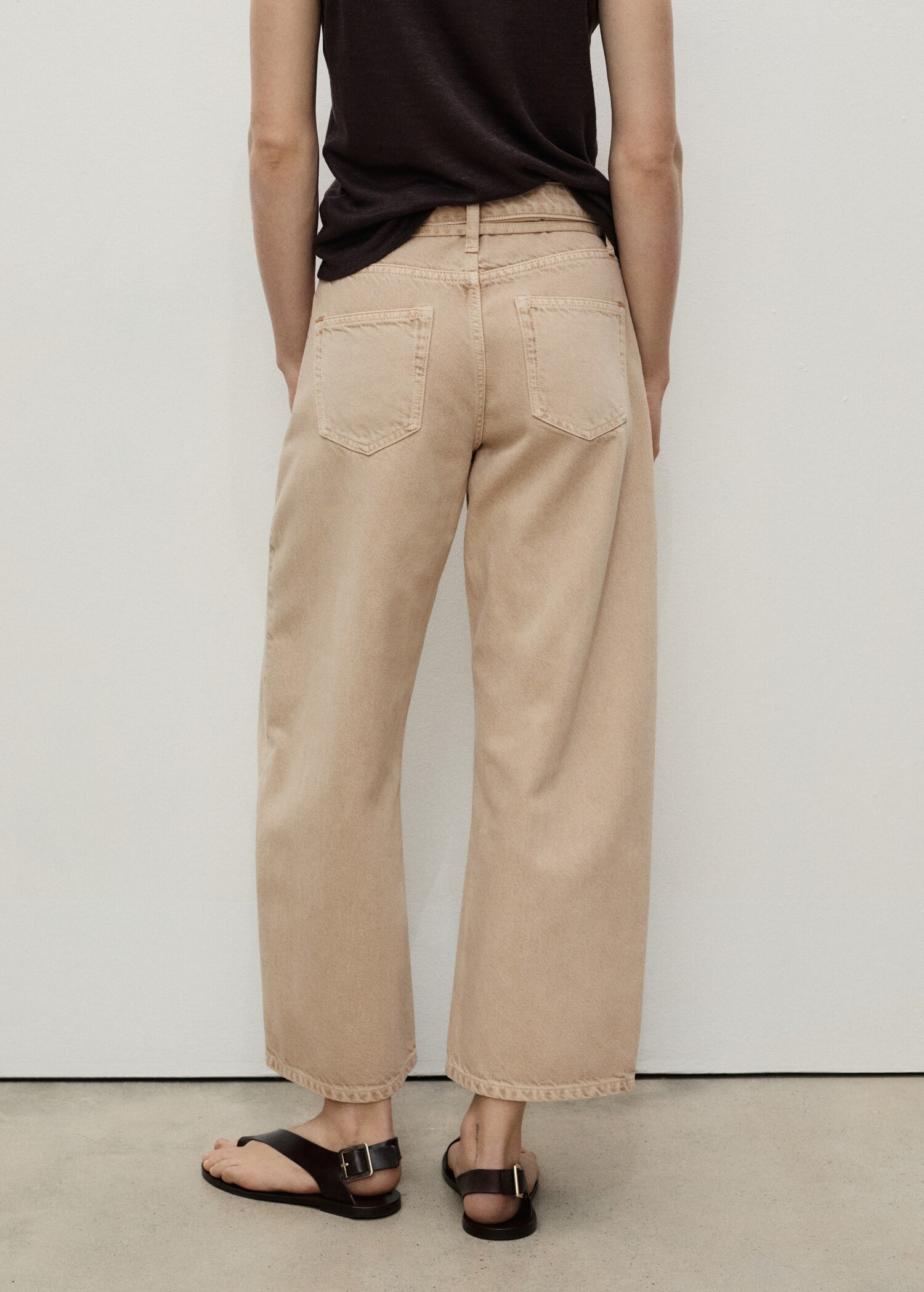 Balloon jeans with belt - Reverse of the article