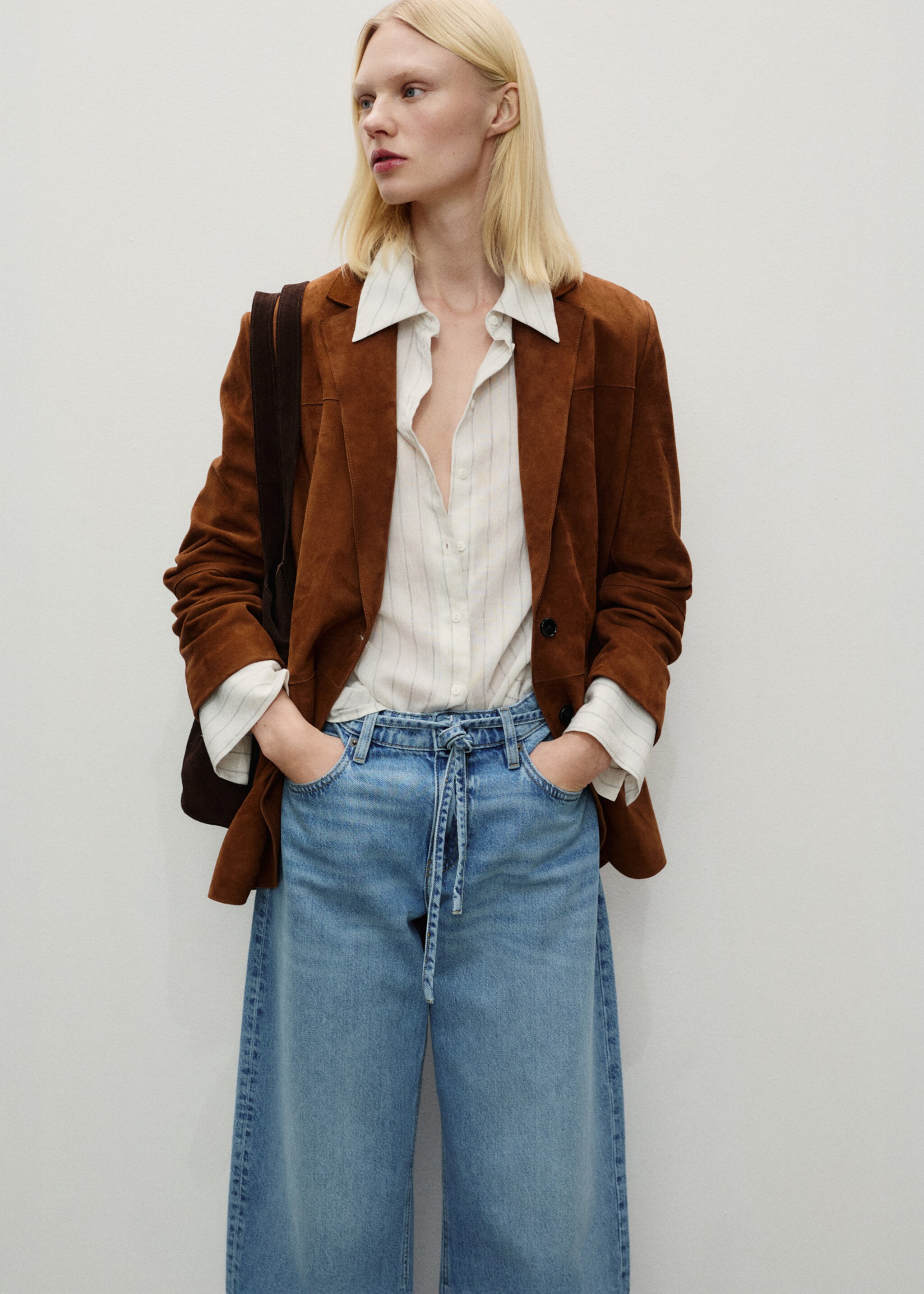 Balloon jeans with belt - Details of the article 1, Medium Blue. Ref: 87017176-00.