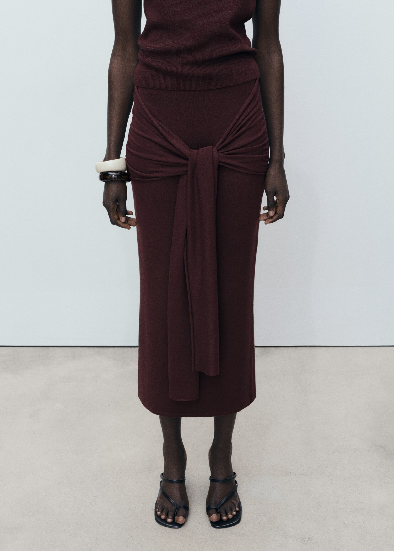 Knitted skirt with knot detail - Medium plane