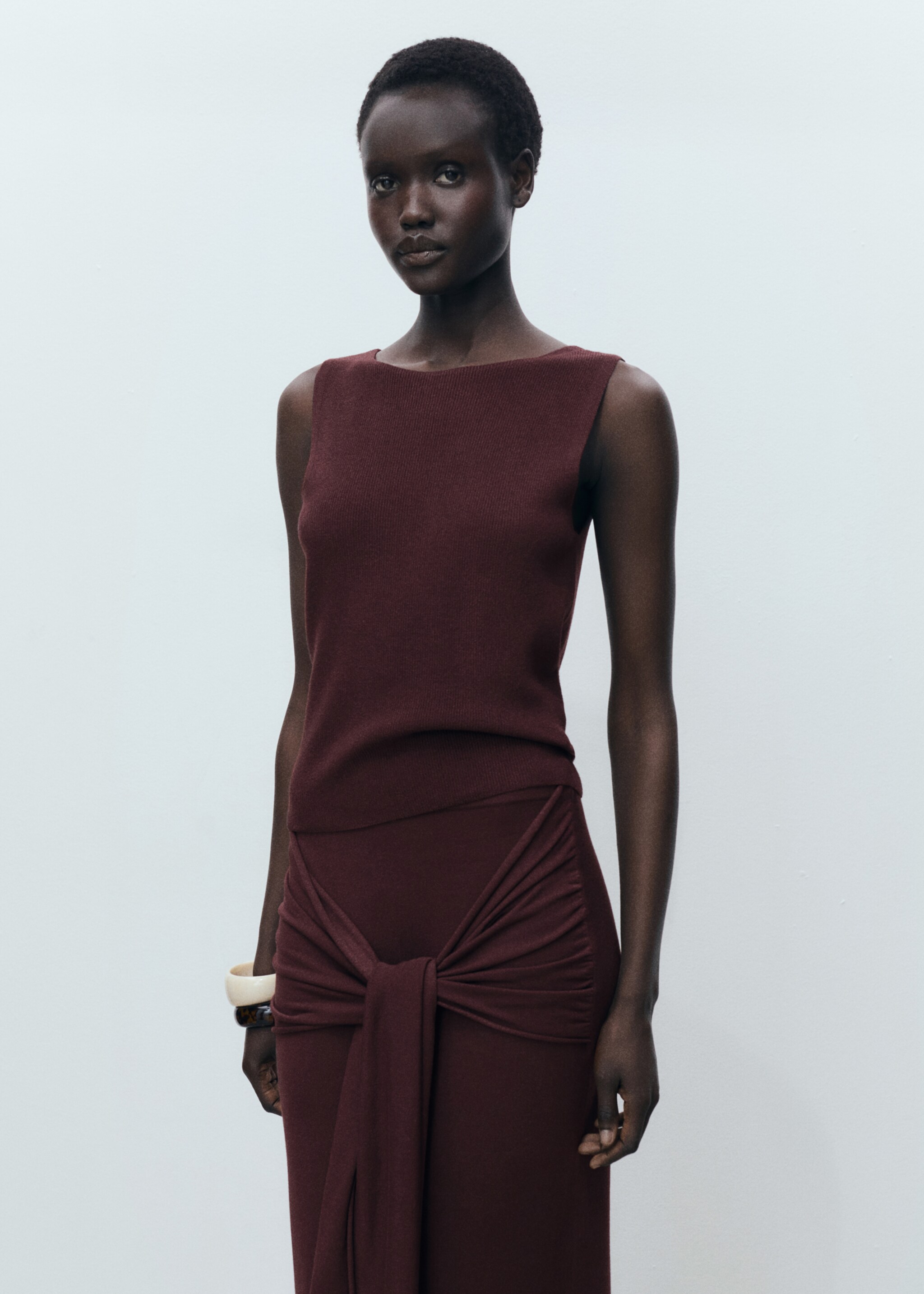 Knitted skirt with knot detail - Details of the article 1, Chocolate. Ref: 87017191-00.