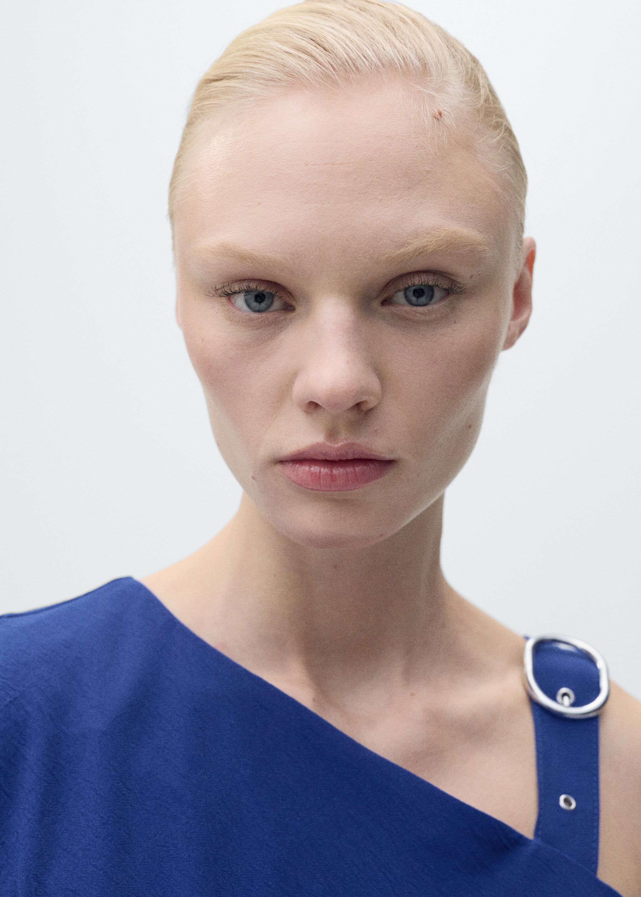 Asymmetrical buckle strap dress - Details of the article 1, Blue. Ref: 87017194-00.