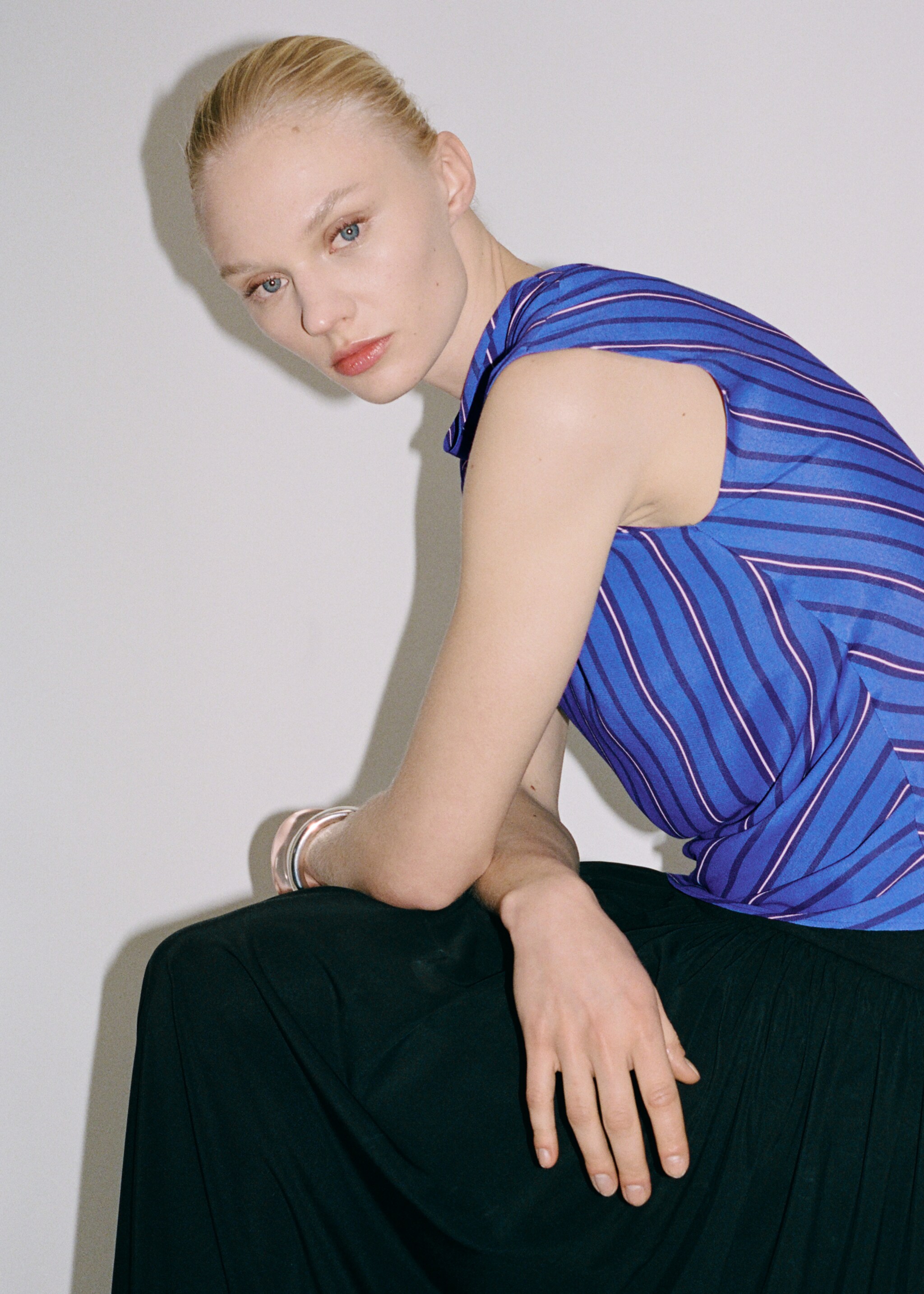 Brusa asimètrica ratlles - Detall de l'article 6, Blau. Ref: 87017196-00.