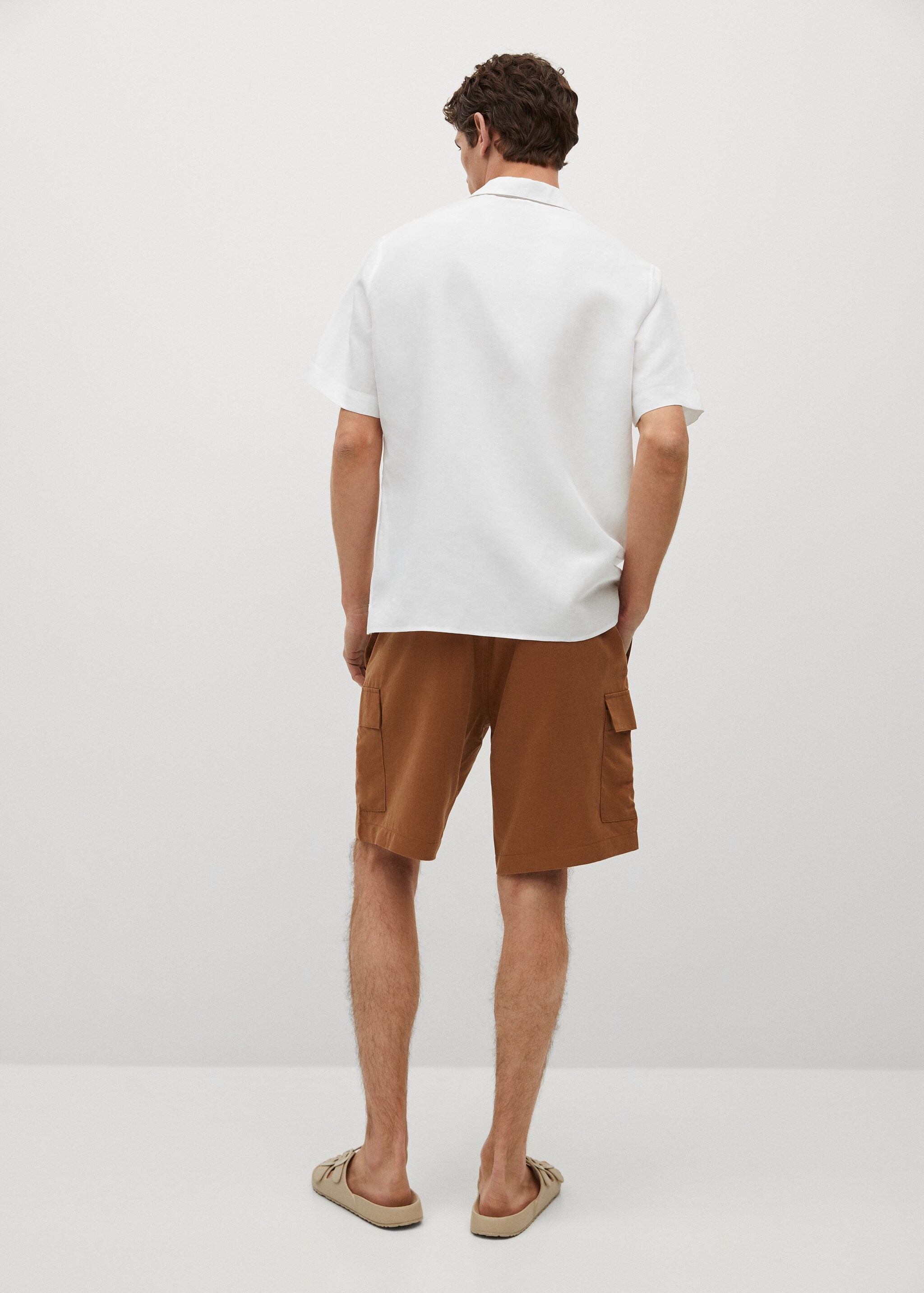 Camisa regular fit lino manga corta - Reverso del artículo