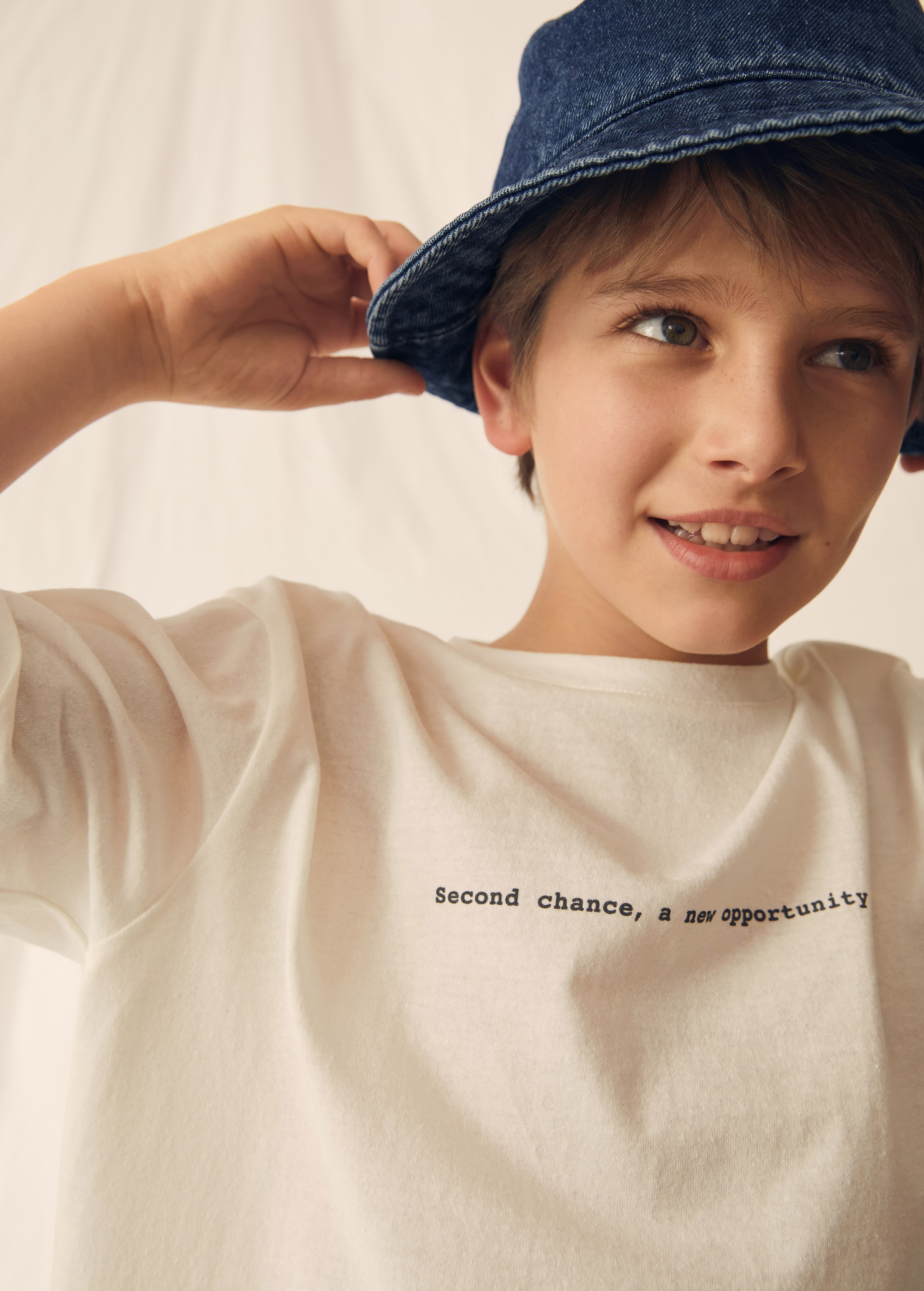 T-Shirt aus recyeltem Stoff mit Schriftzug - Detail des Artikels 5
