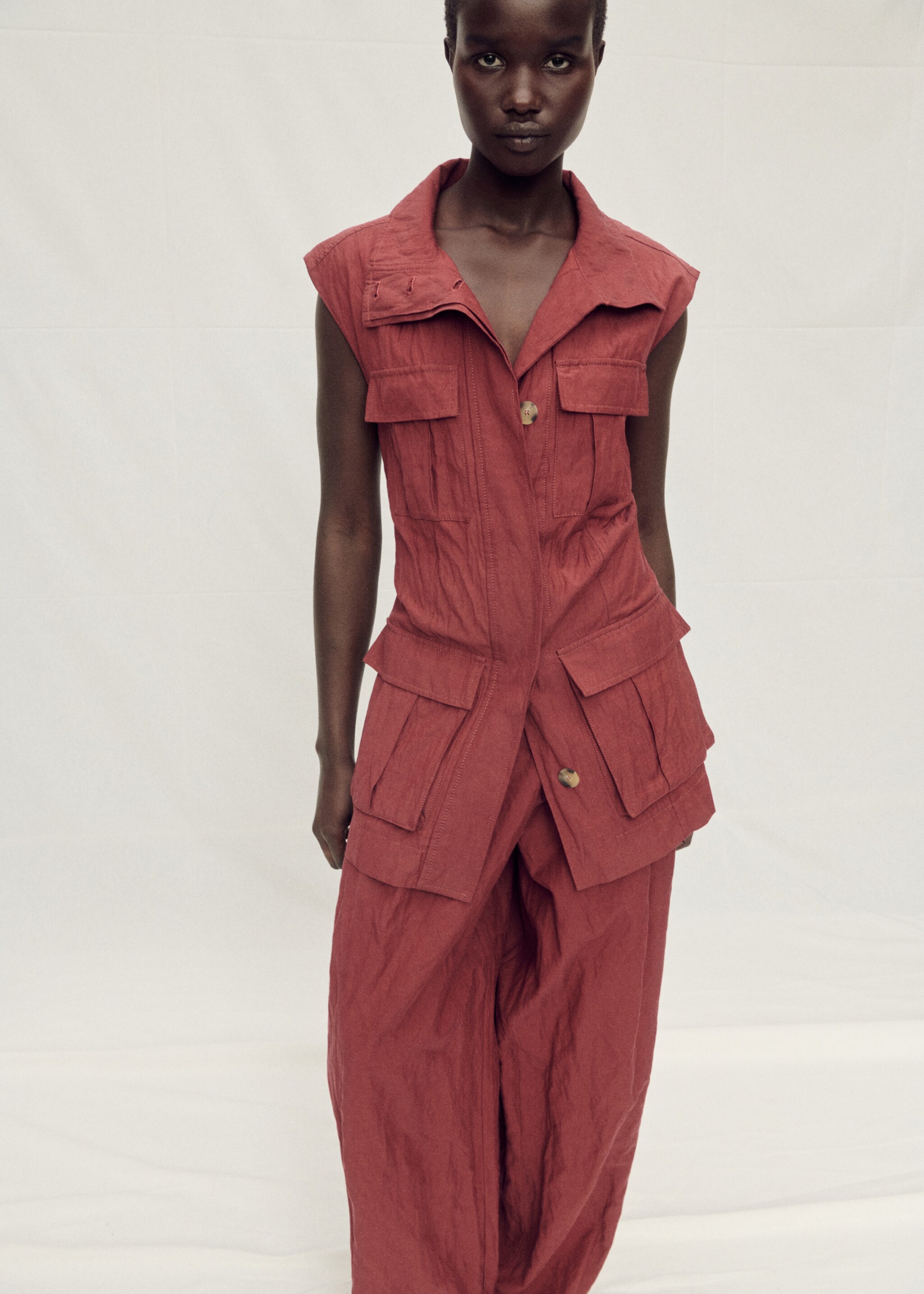 Wide leg suit trousers with a creased effect - Details of the article 1, Wine. Ref: 87017718-00.