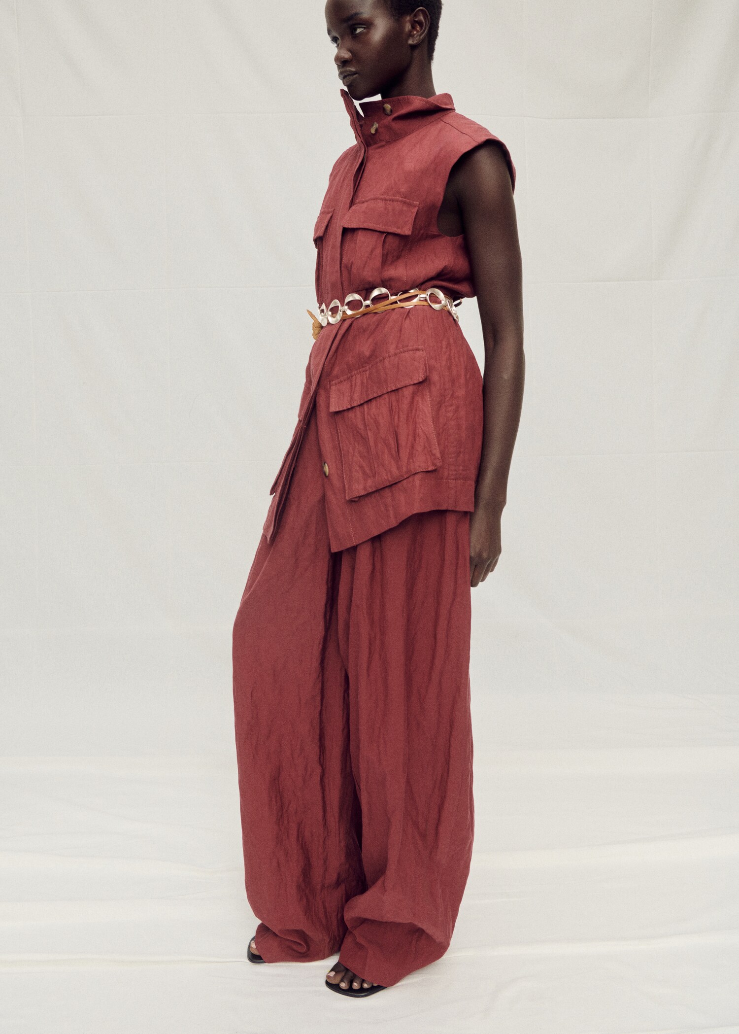 Wide leg suit trousers with a creased effect - Details of the article 2