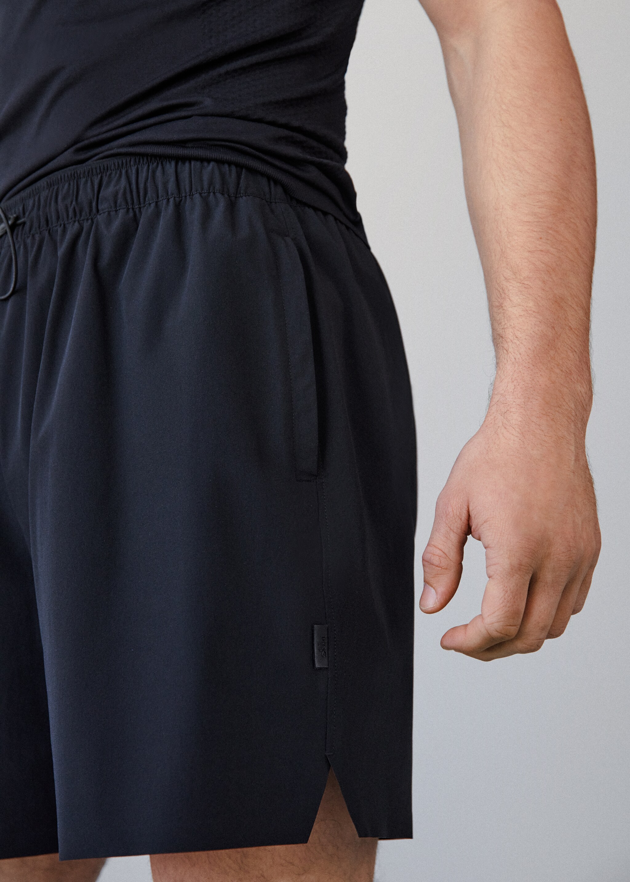 Pantalón corto deportivo técnico - Detalle del artículo 1