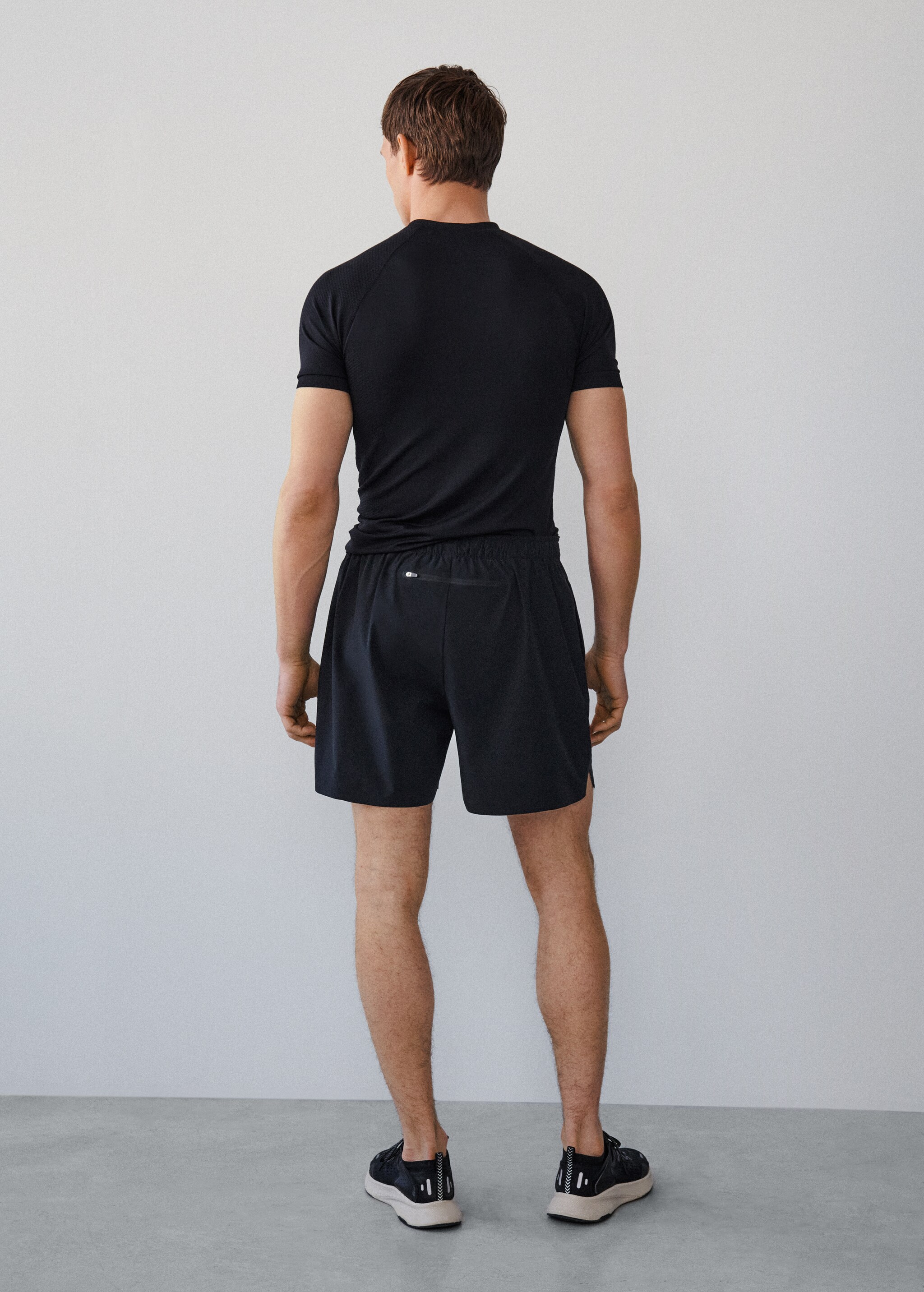 Pantalón corto deportivo técnico - Reverso del artículo