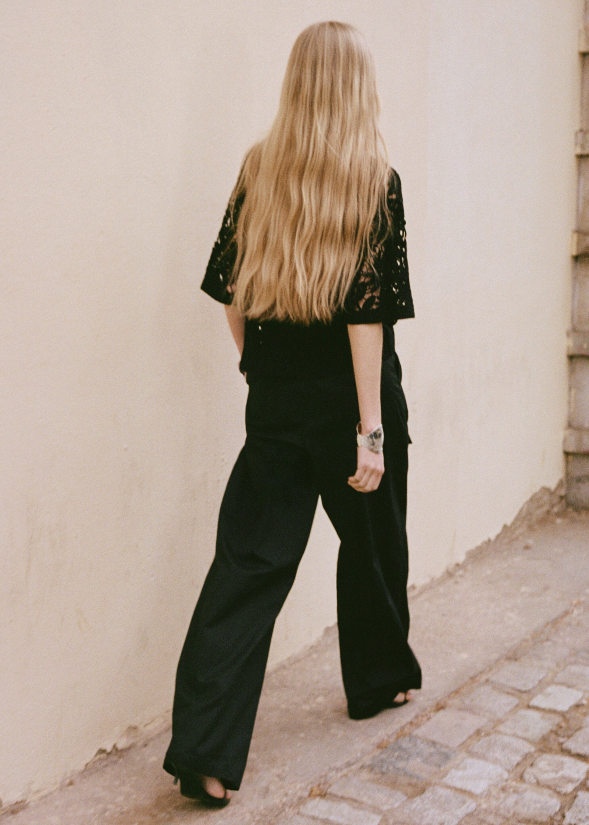 Pantaloni wide-leg cu curea - Detaliu al articolului 6, Negru. Ref: 87019066-00.