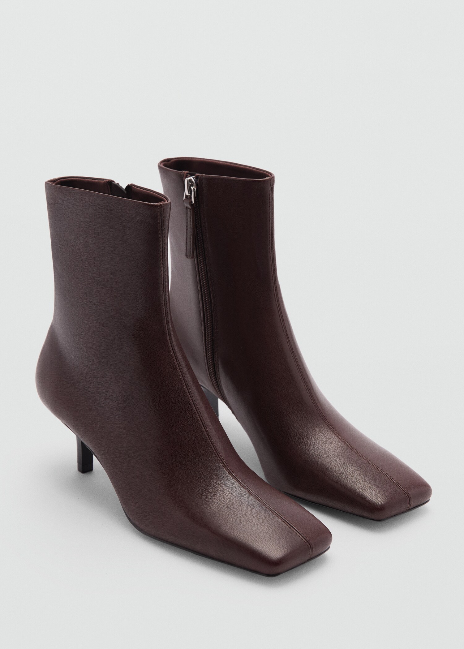 Bottines cuir bout carré - Plan moyen