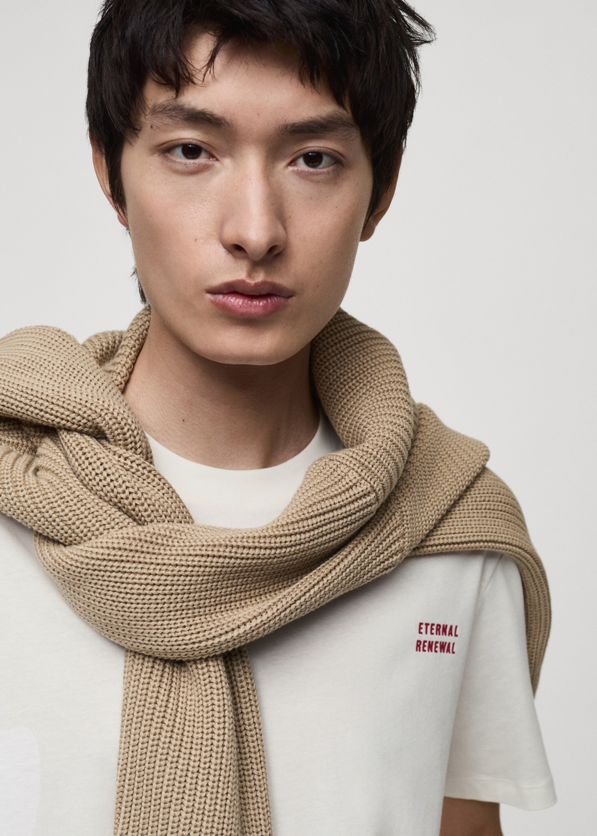 T-Shirt aus 100 % Baumwolle mit kombiniertem Print - Detail des Artikels 1, Weiß. Ref: 87020255-00.