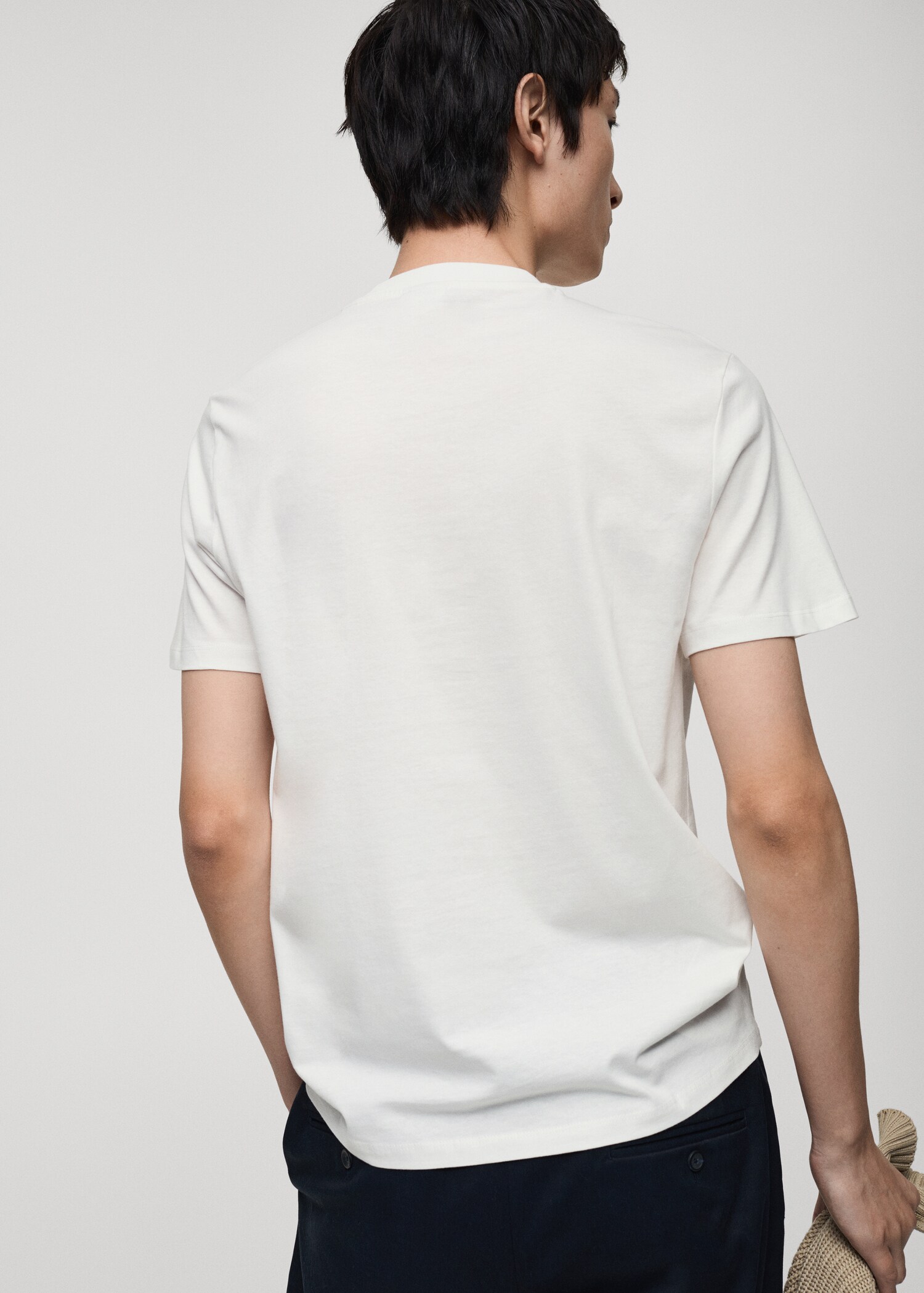 100% cotton t-shirt with graphic print on the front - Details of the article 1
