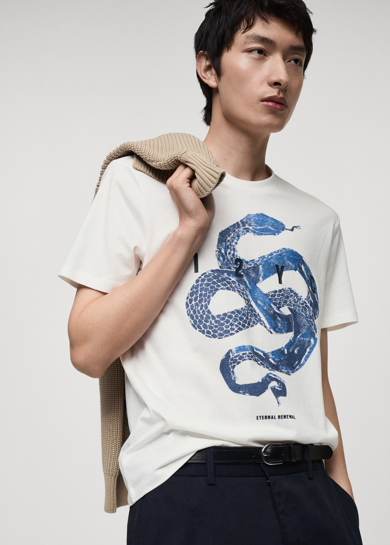 100% cotton t-shirt with graphic print on the front - Details of the article 6