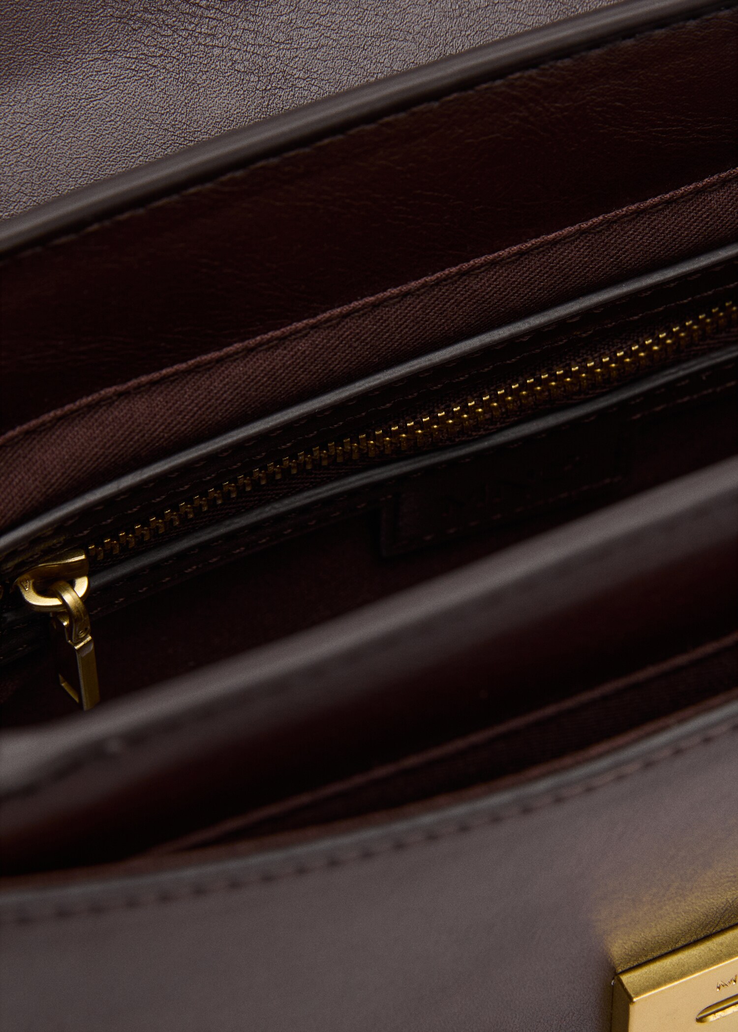 Crossbody bag with metal closure - Details of the article 2