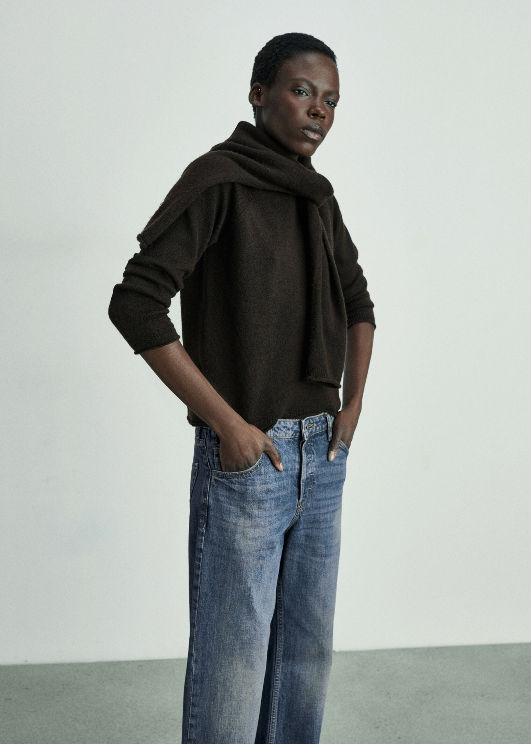 Mid-rise straight jeans - Details of the article 1, Dark Blue. Ref: 87020429-00.