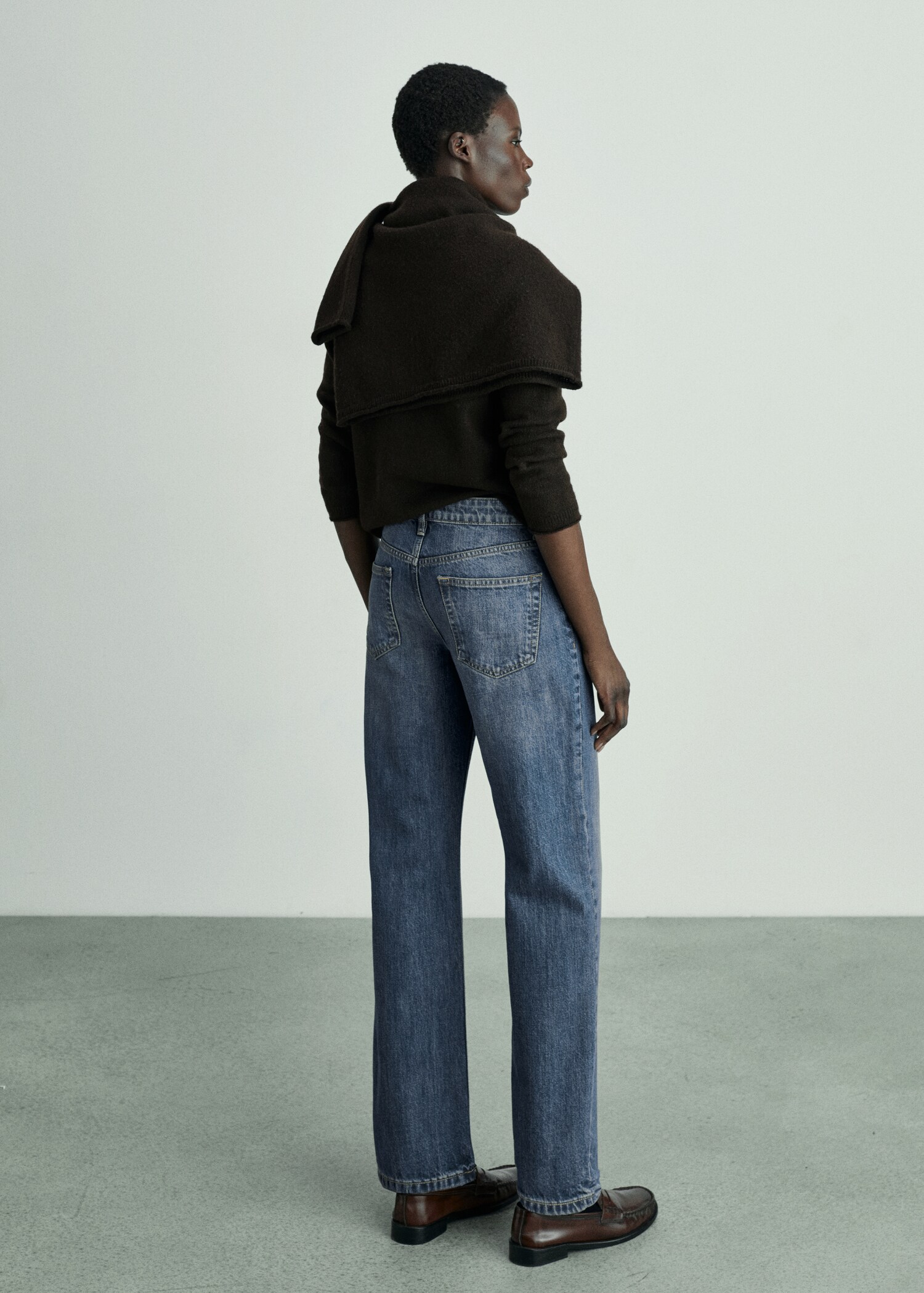 Mid-rise straight jeans - Reverse of the article