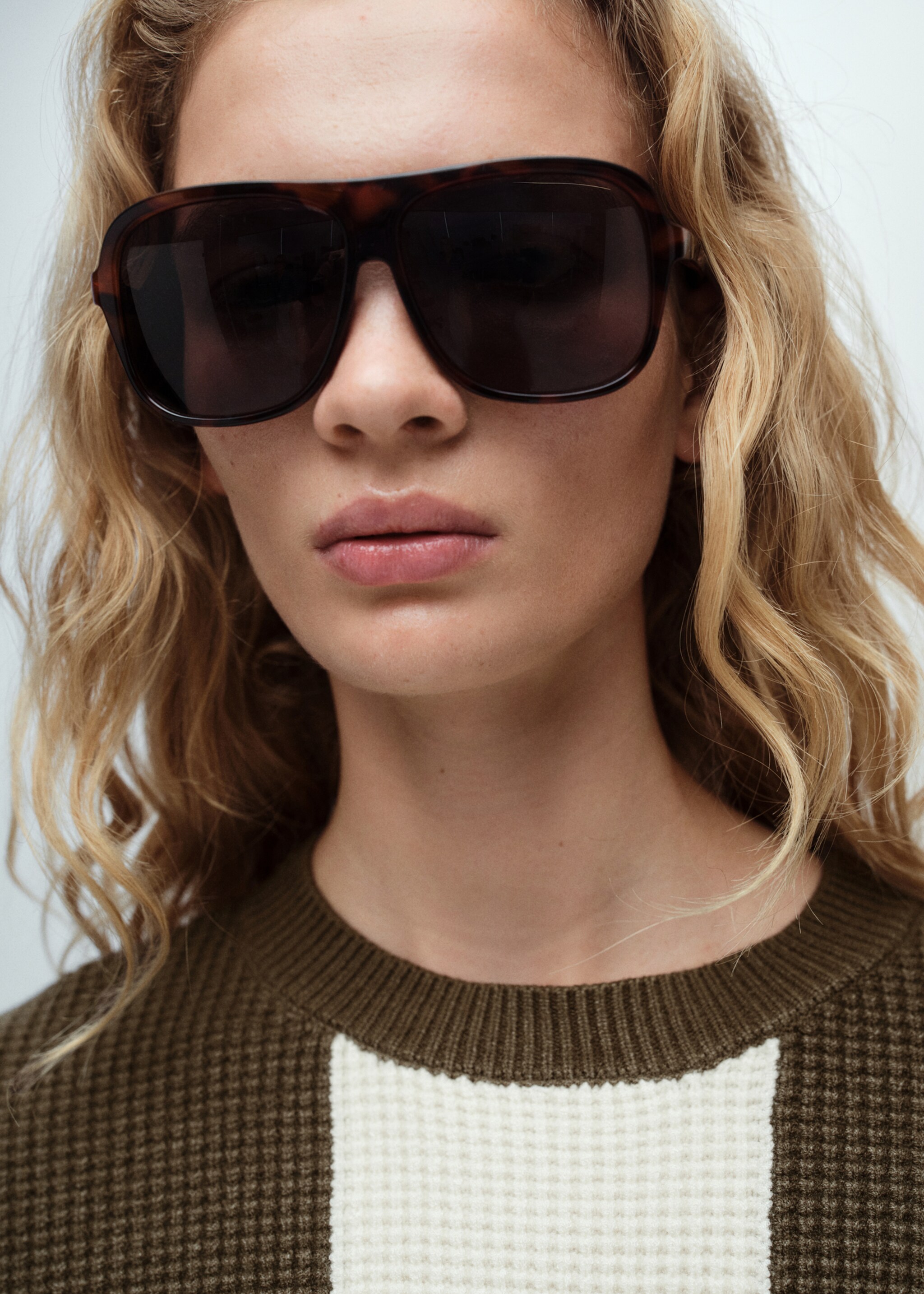 Jersey punto rayas - Detalle del artículo 1, Khaki. Ref: 87020435-00.