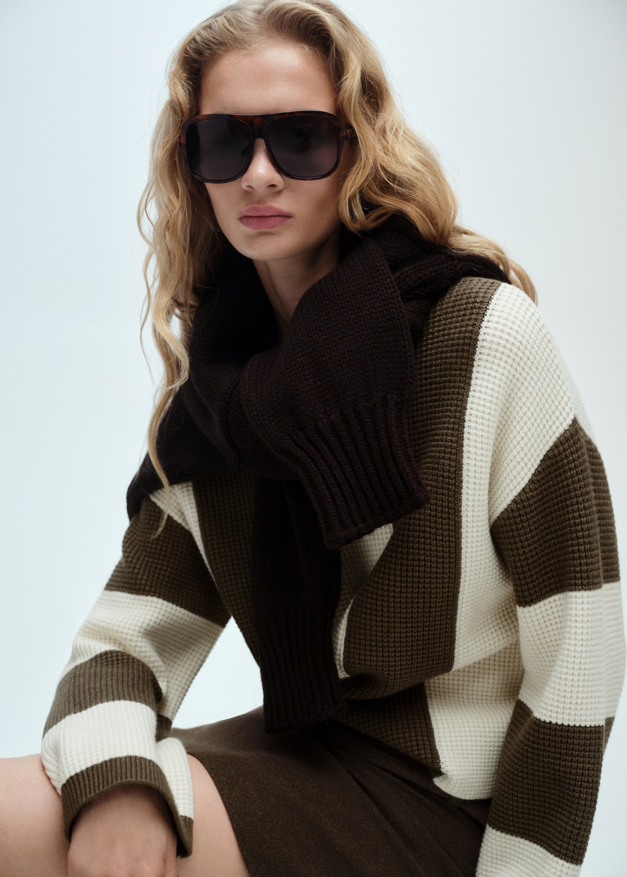 Jersey punto rayas - Detalle del artículo 2, Khaki. Ref: 87020435-00.