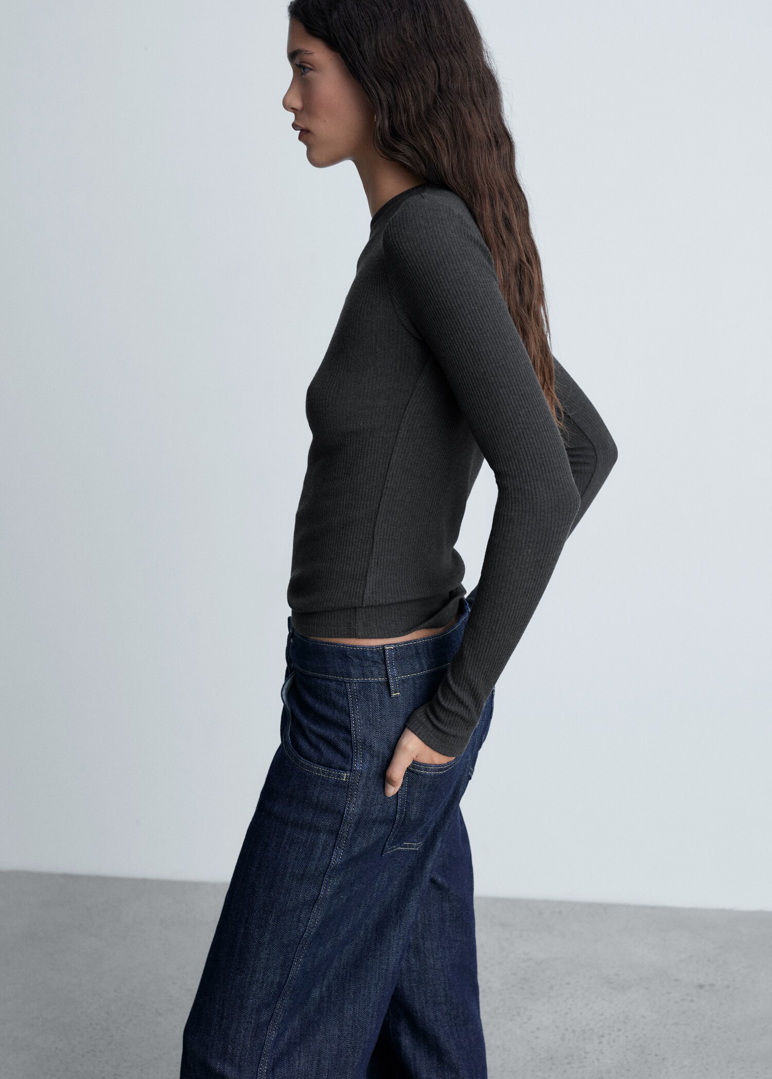 Ribbed long-sleeved t-shirt - Details of the article 1