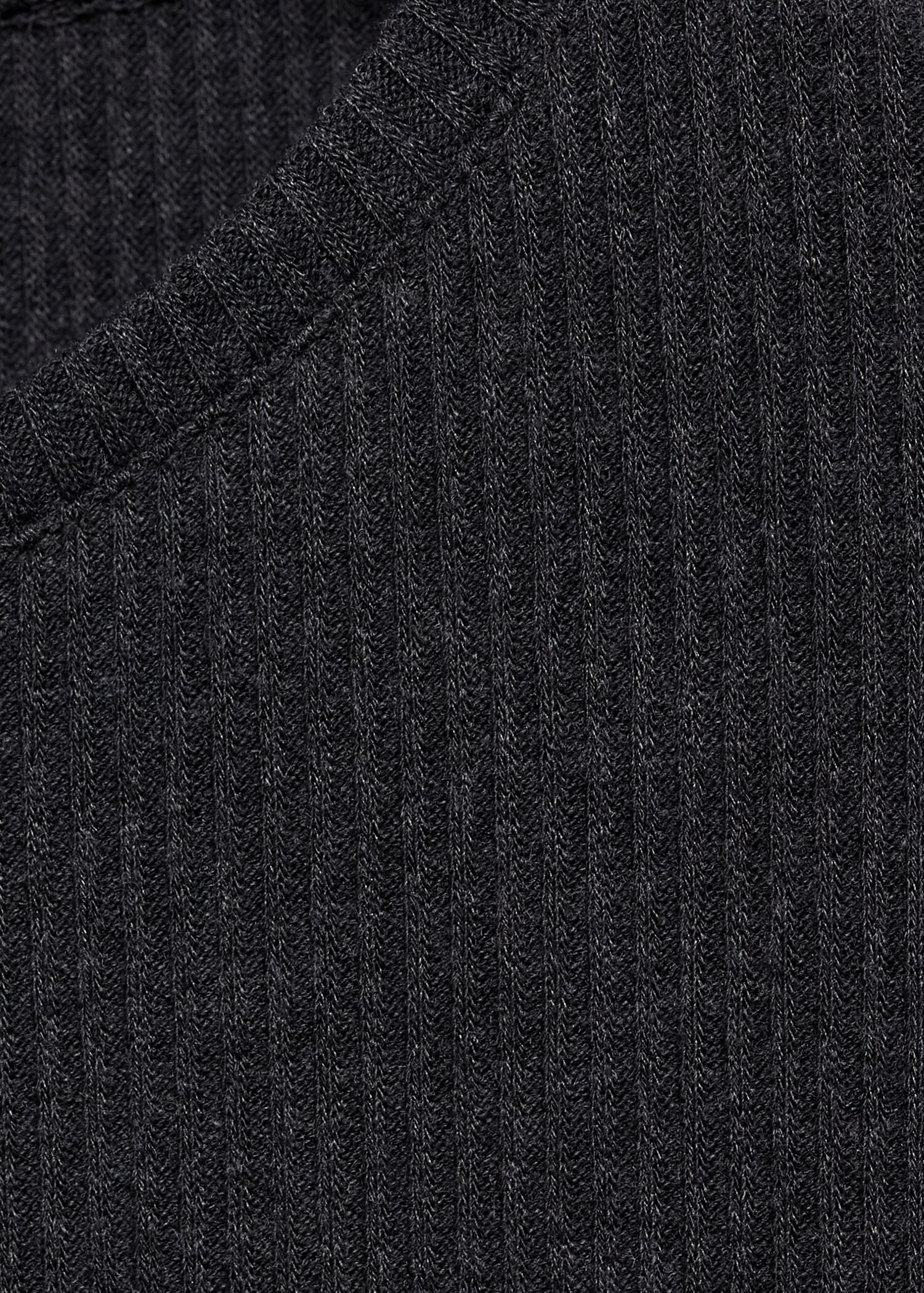 Ribbed long-sleeved t-shirt - Details of the article 8