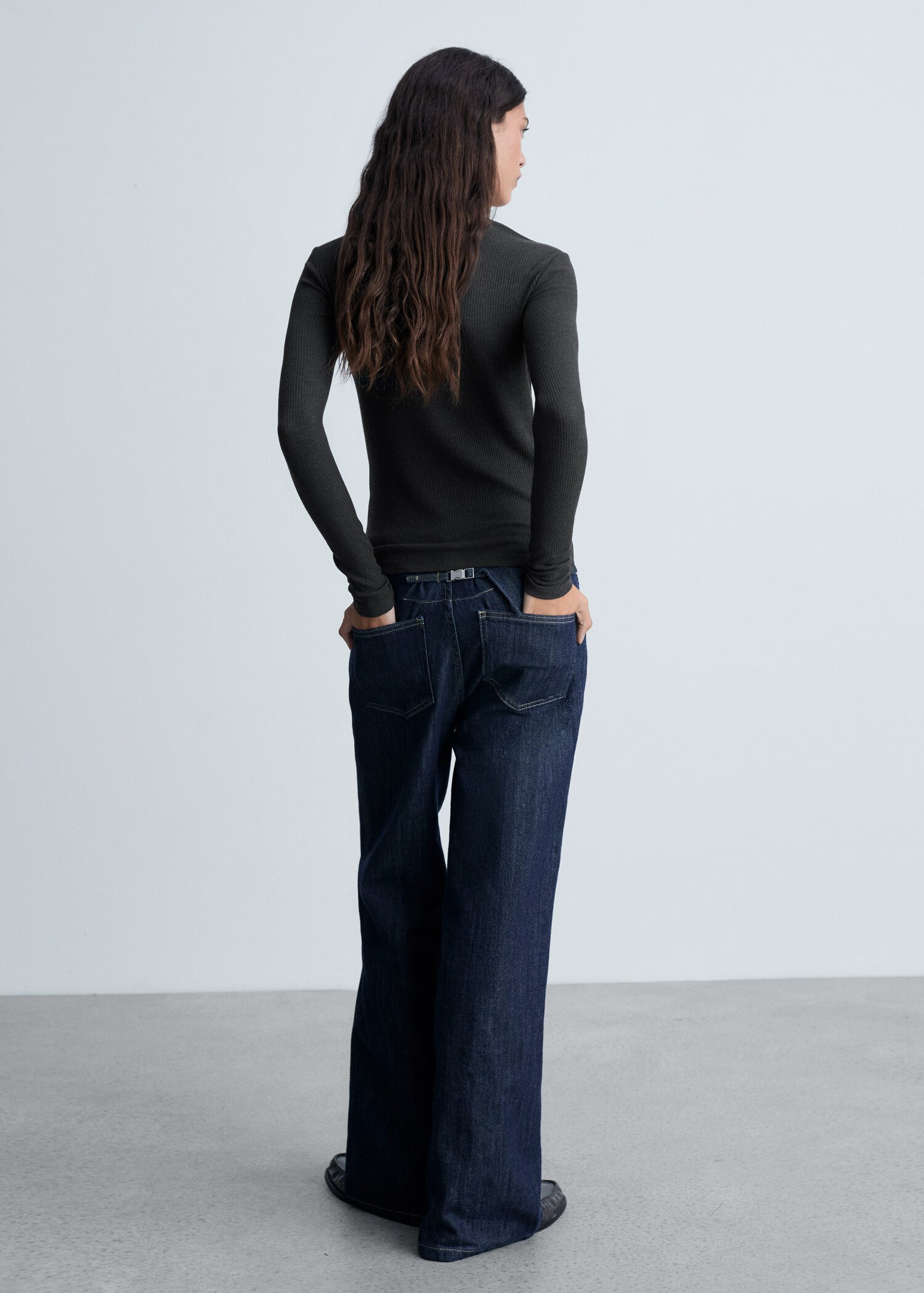 Ribbed long-sleeved t-shirt - Reverse of the article