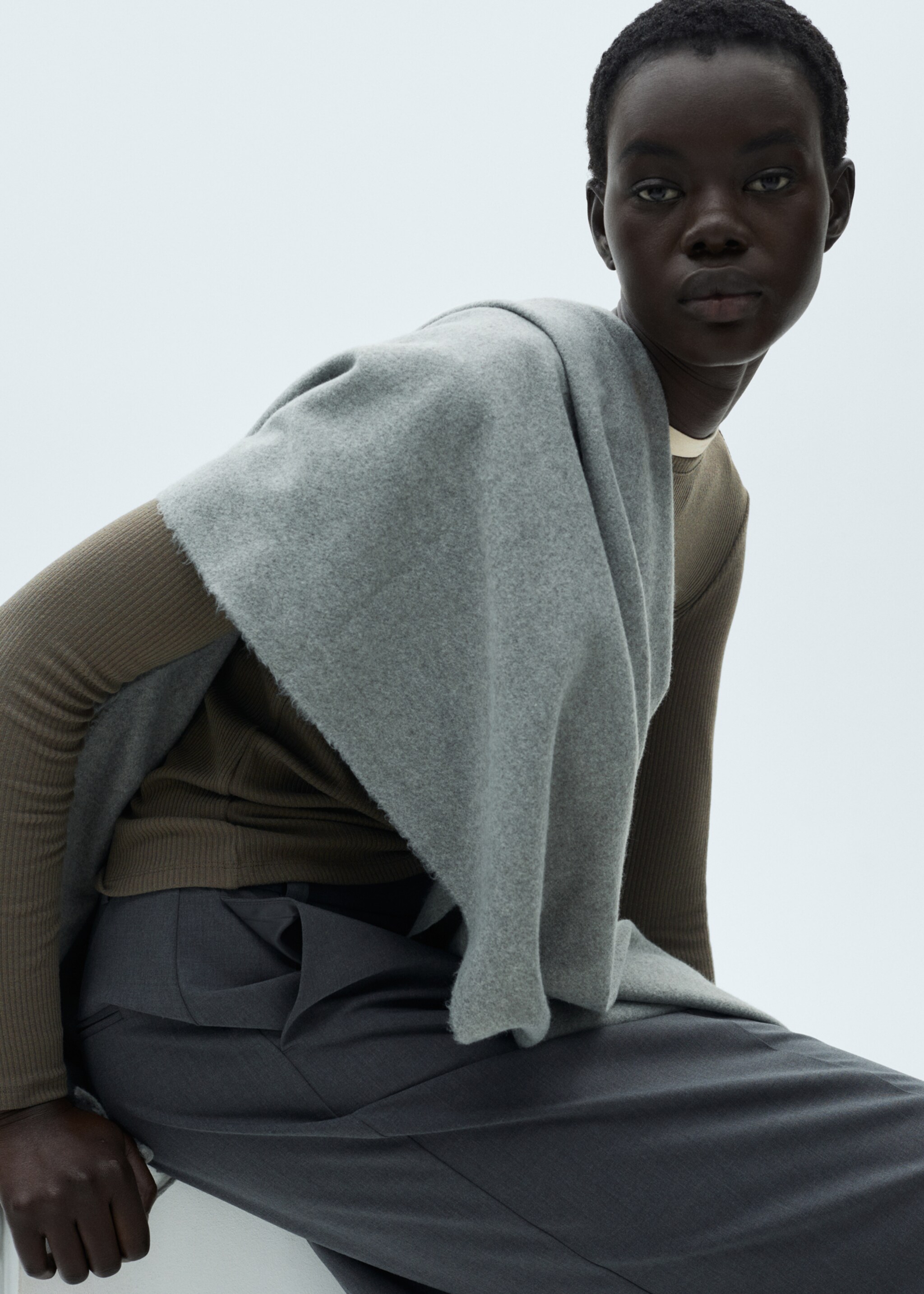 Ribbed long-sleeved t-shirt - Details of the article 2, Khaki. Ref: 87020445-00.