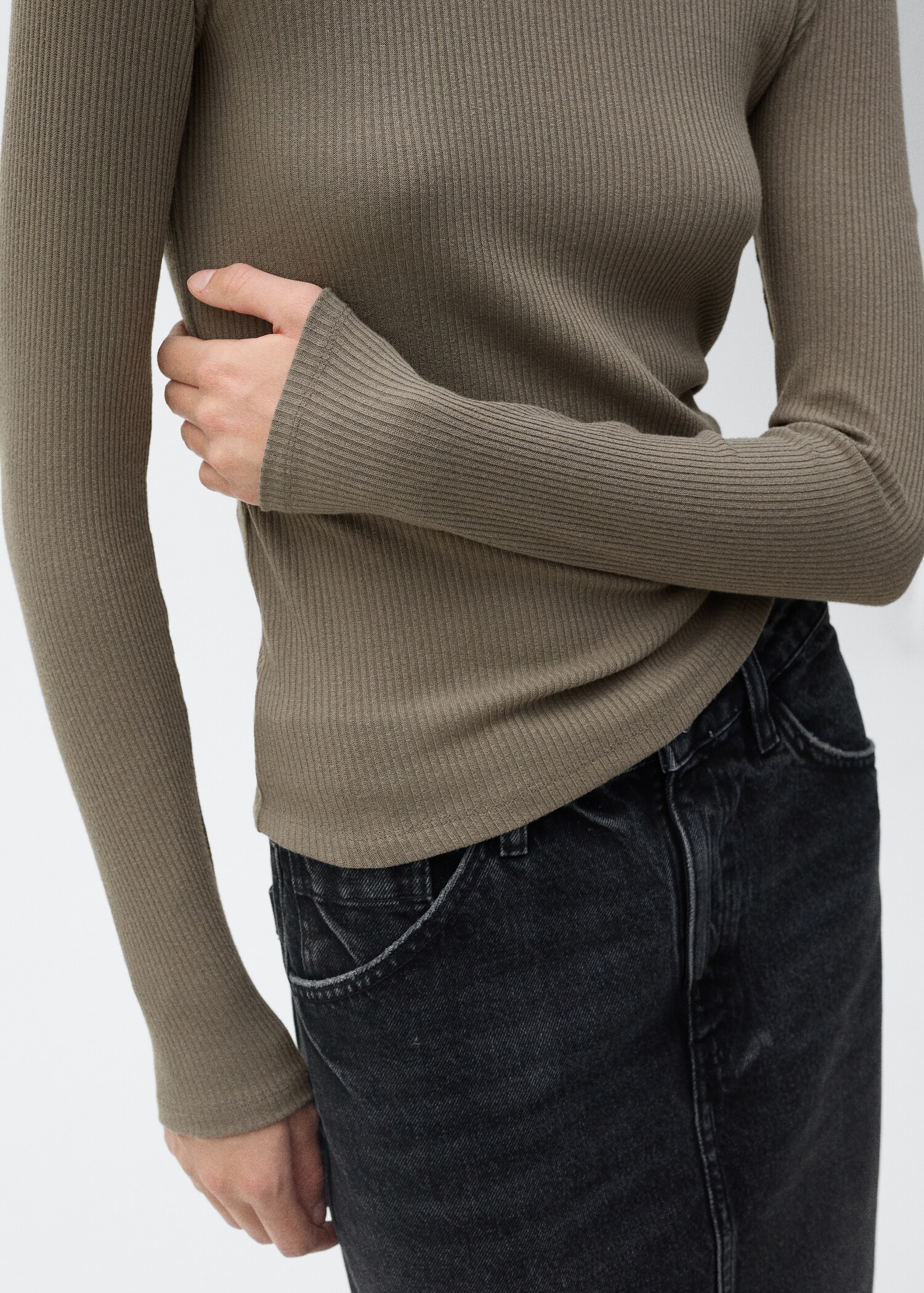 Ribbed long-sleeved t-shirt - Details of the article 6