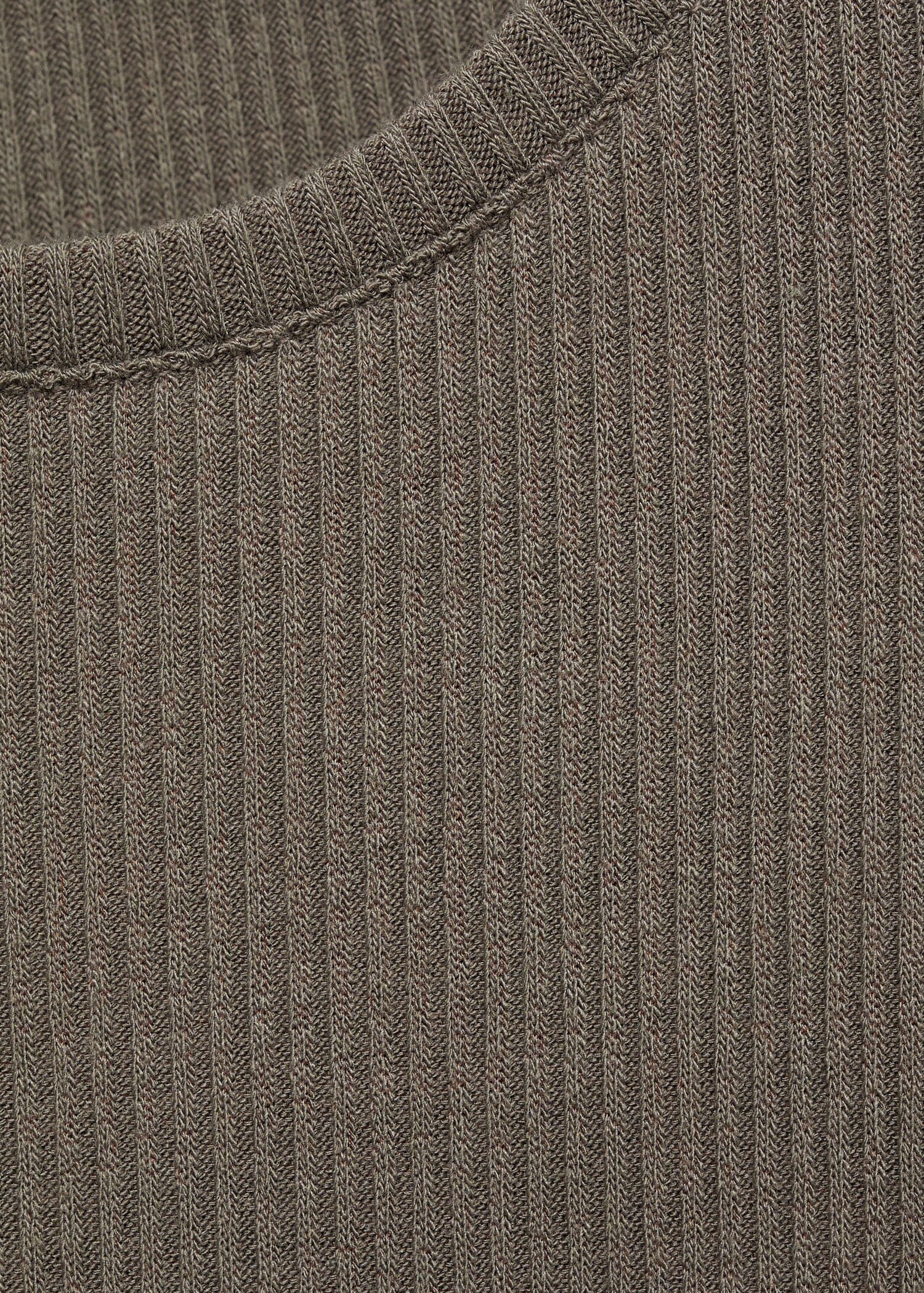 Ribbed long-sleeved t-shirt - Details of the article 8