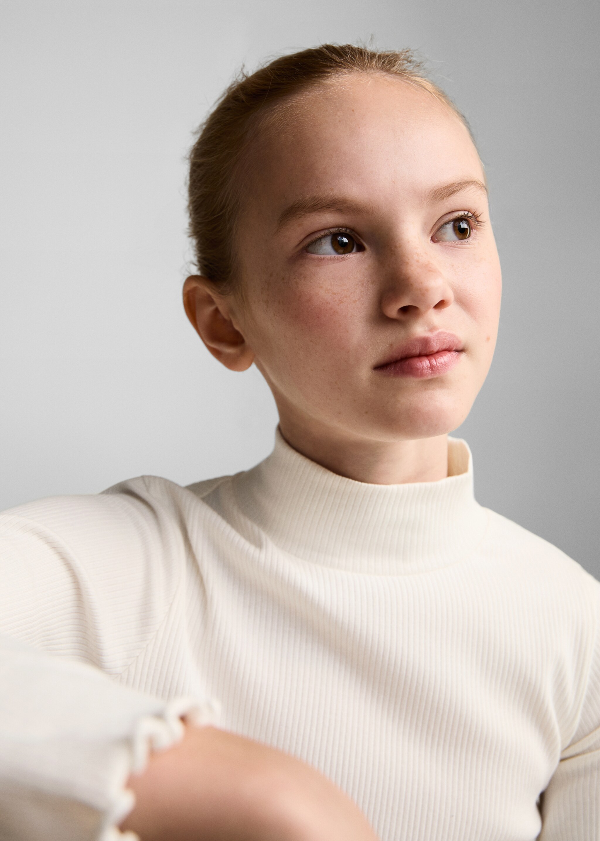 Ribbad t-shirt hög krage - Detaljer om artikeln 1, Benvit. Ref: 87020447-00.