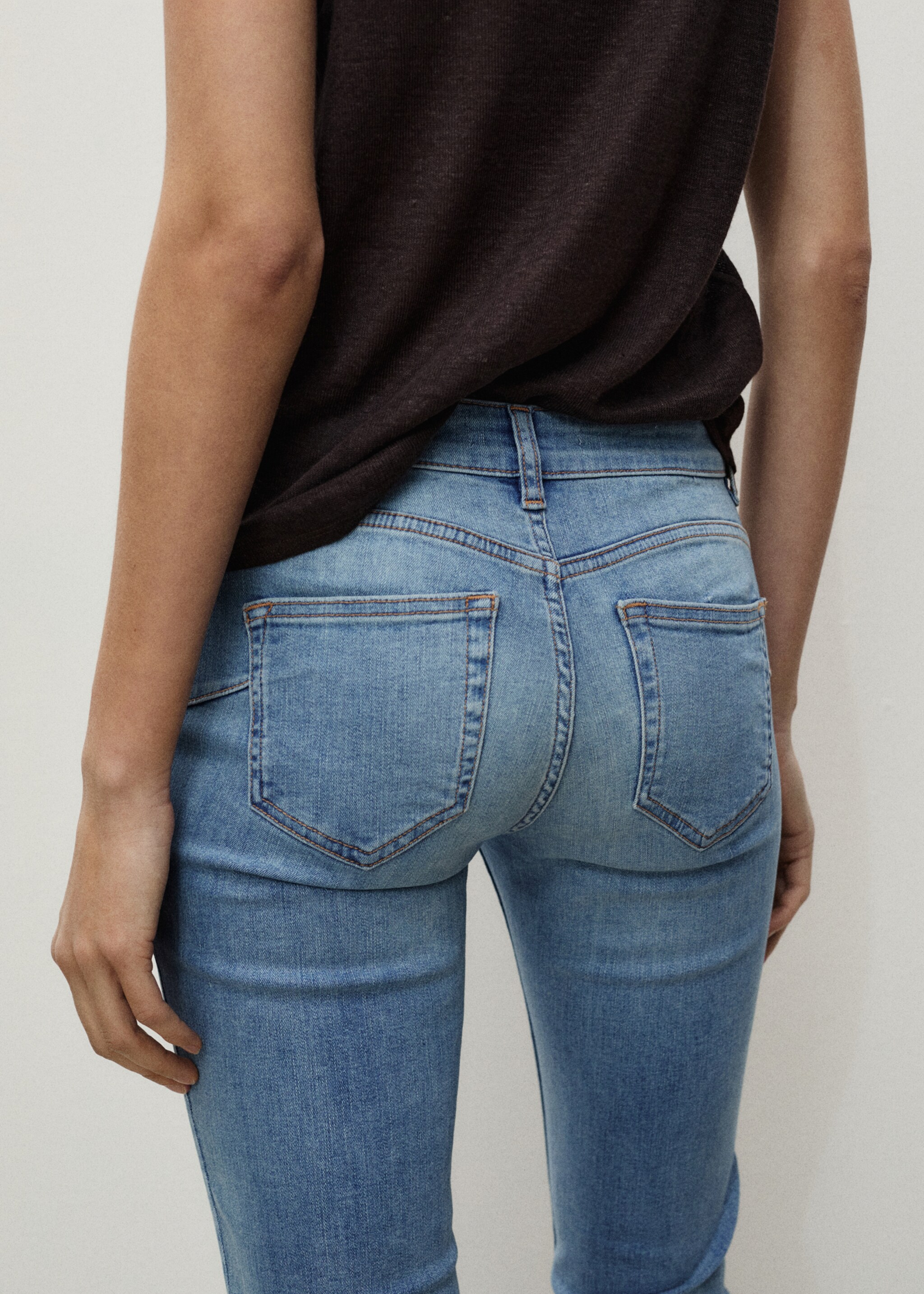 Push-up low-rise skinny jeans - Details of the article 2, Medium Blue. Ref: 87020454-00.