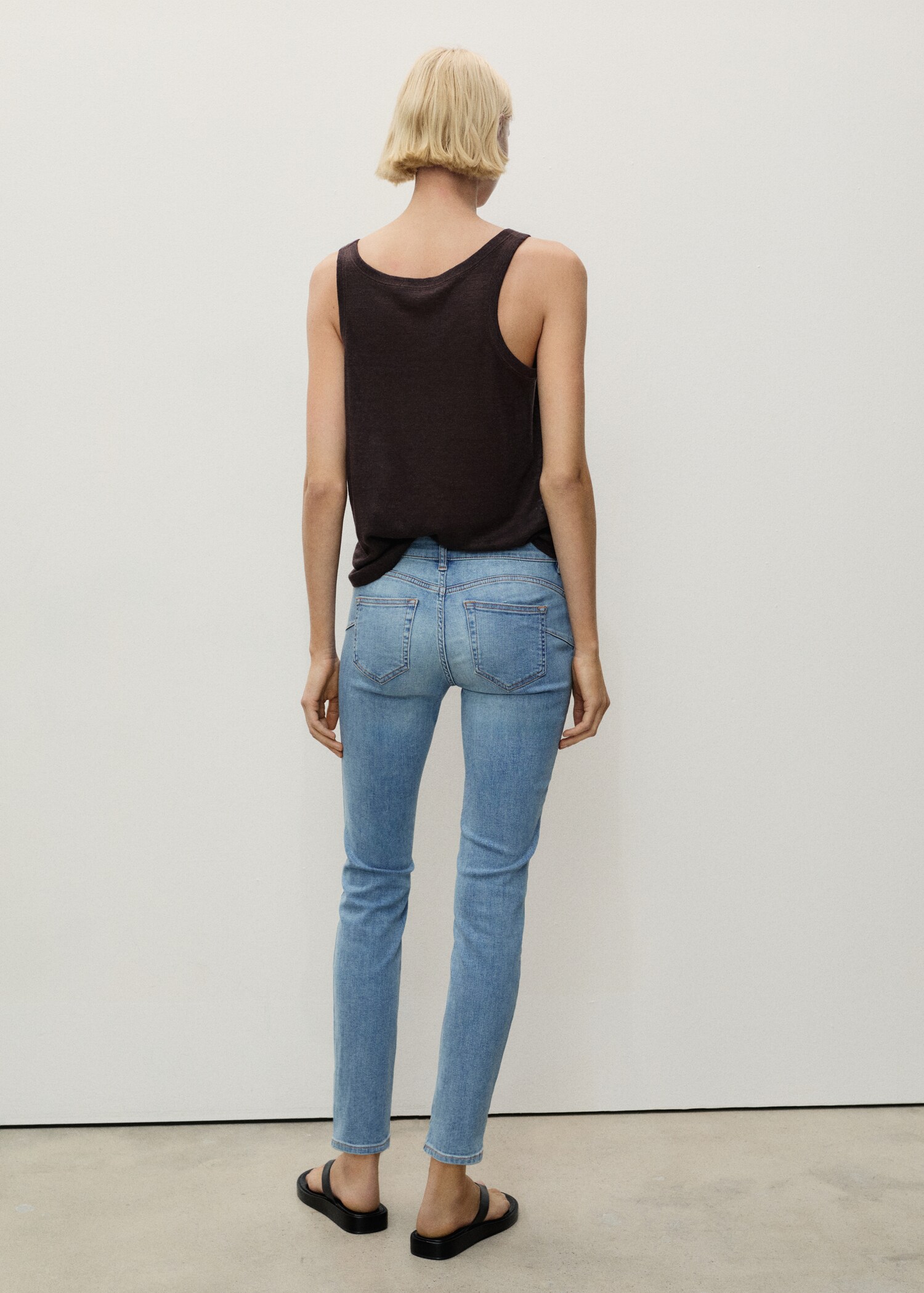Push-up low-rise skinny jeans - Reverse of the article