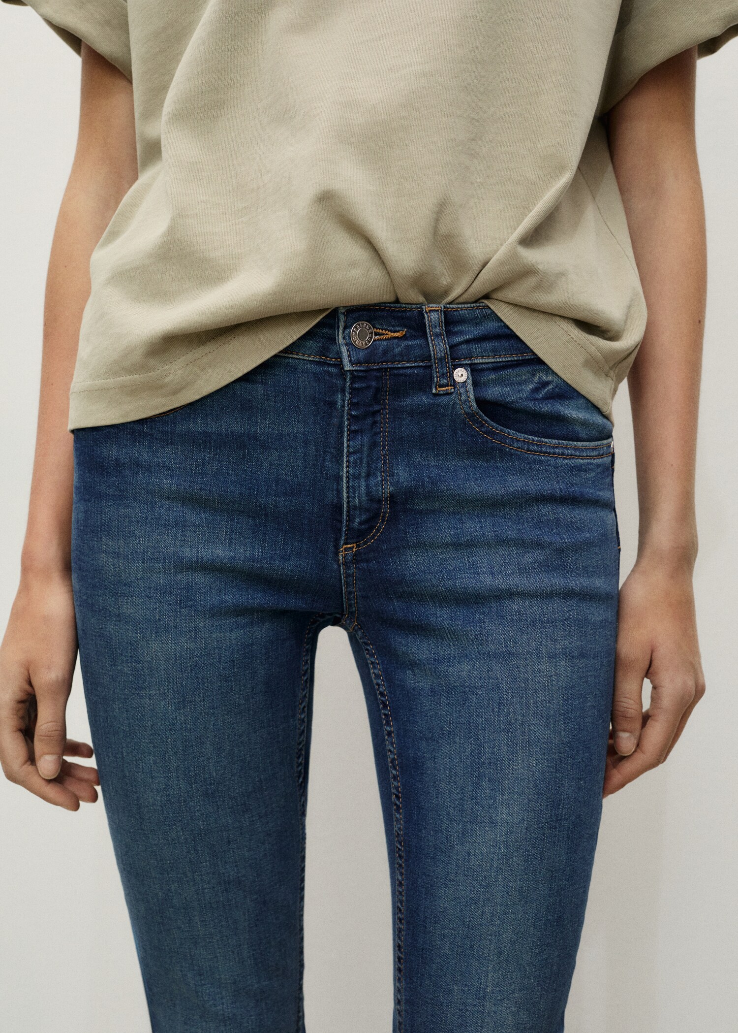 Push-up low-rise skinny jeans - Details of the article 6