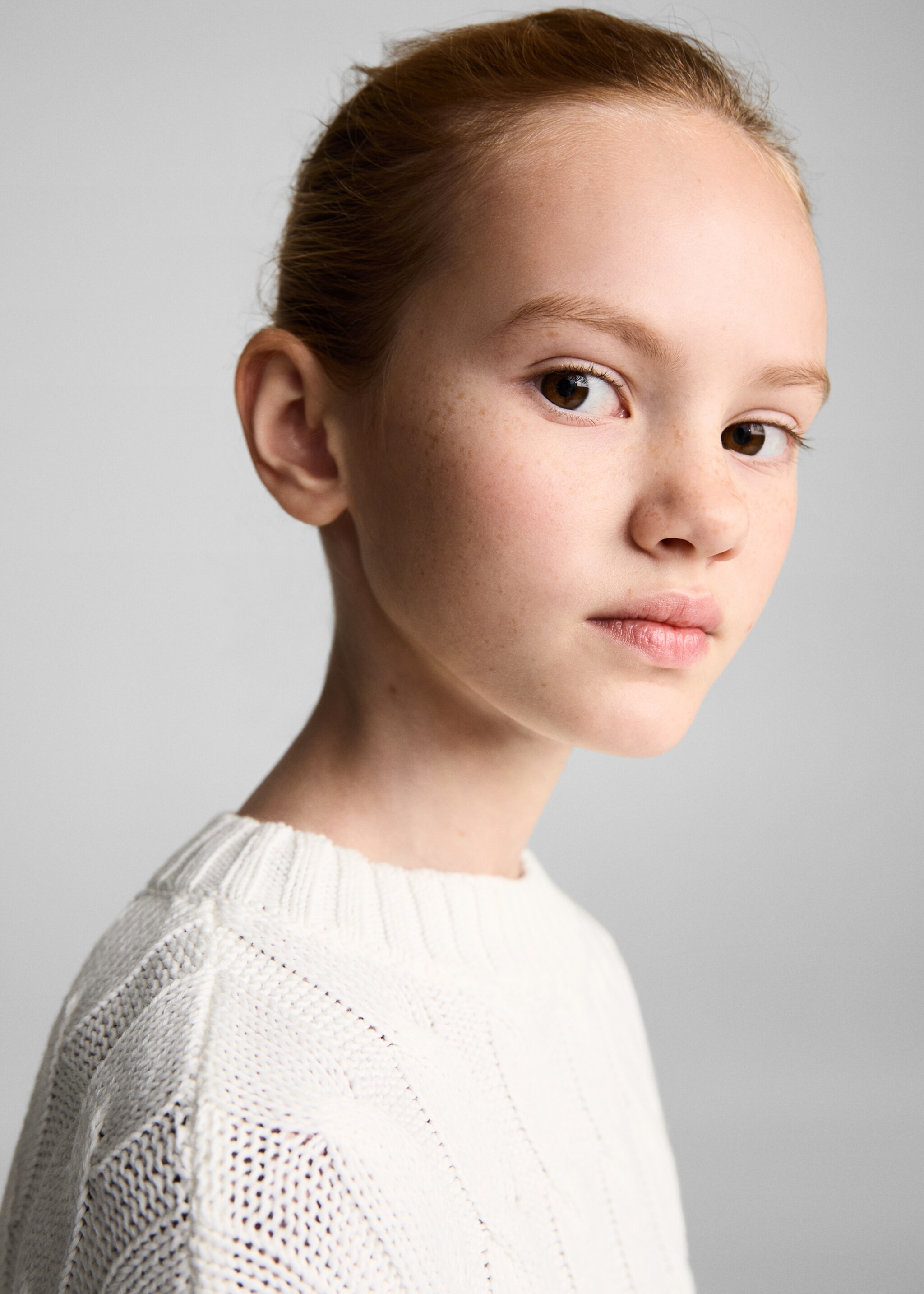 Pullover mit Zopfmuster - Detail des Artikels 1, Ecru. Ref: 87020458-00.