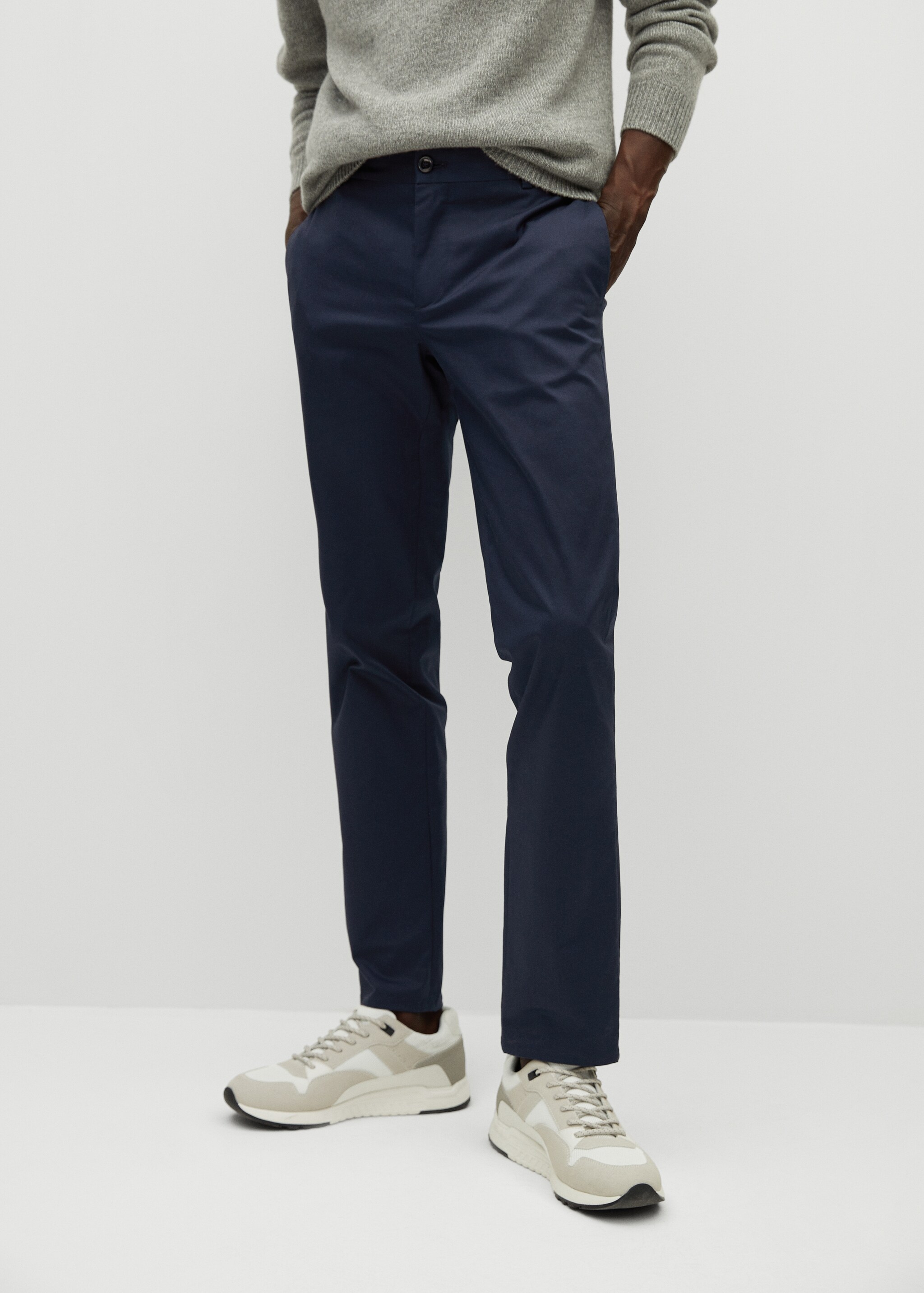 Pantalón chino slim fit sarga - Plano medio