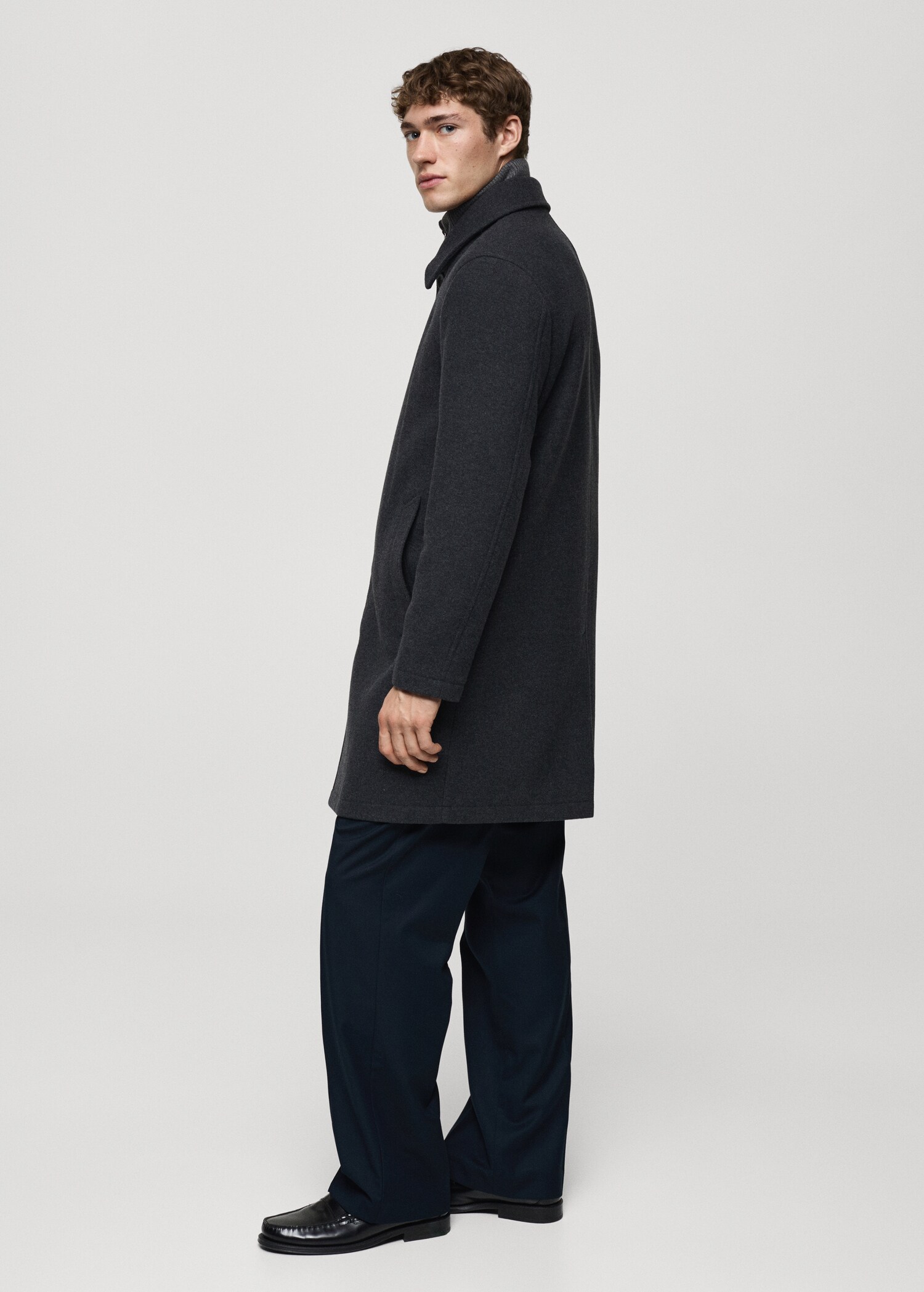 Wool coat with detachable collar - Details of the article 2