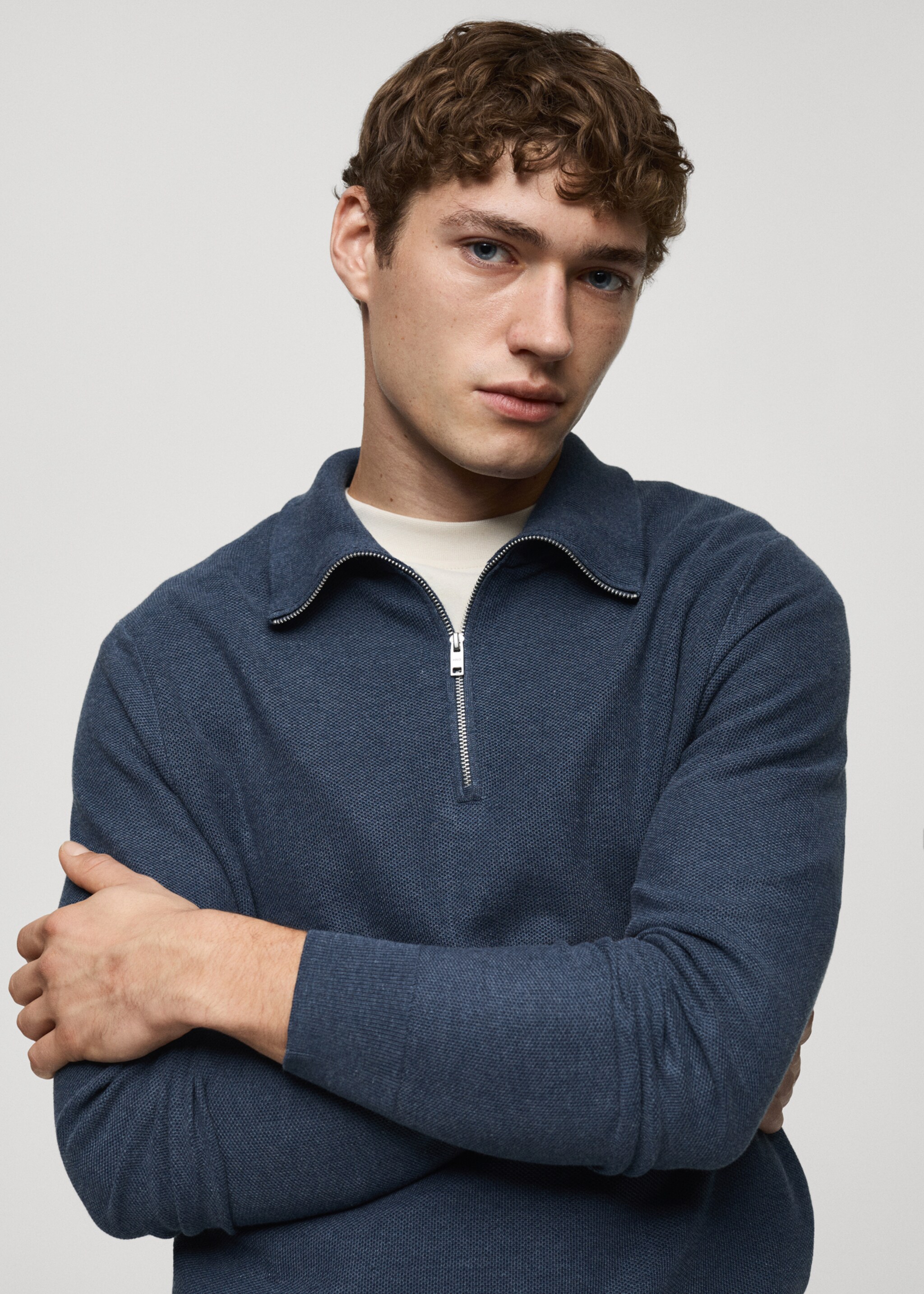 Πουλόβερ μικροδομή φερμουάρ στον γιακά - Λεπτομέρεια του προϊόντος 1, Μπλε Λουλακί. Ref: 87020600-00.