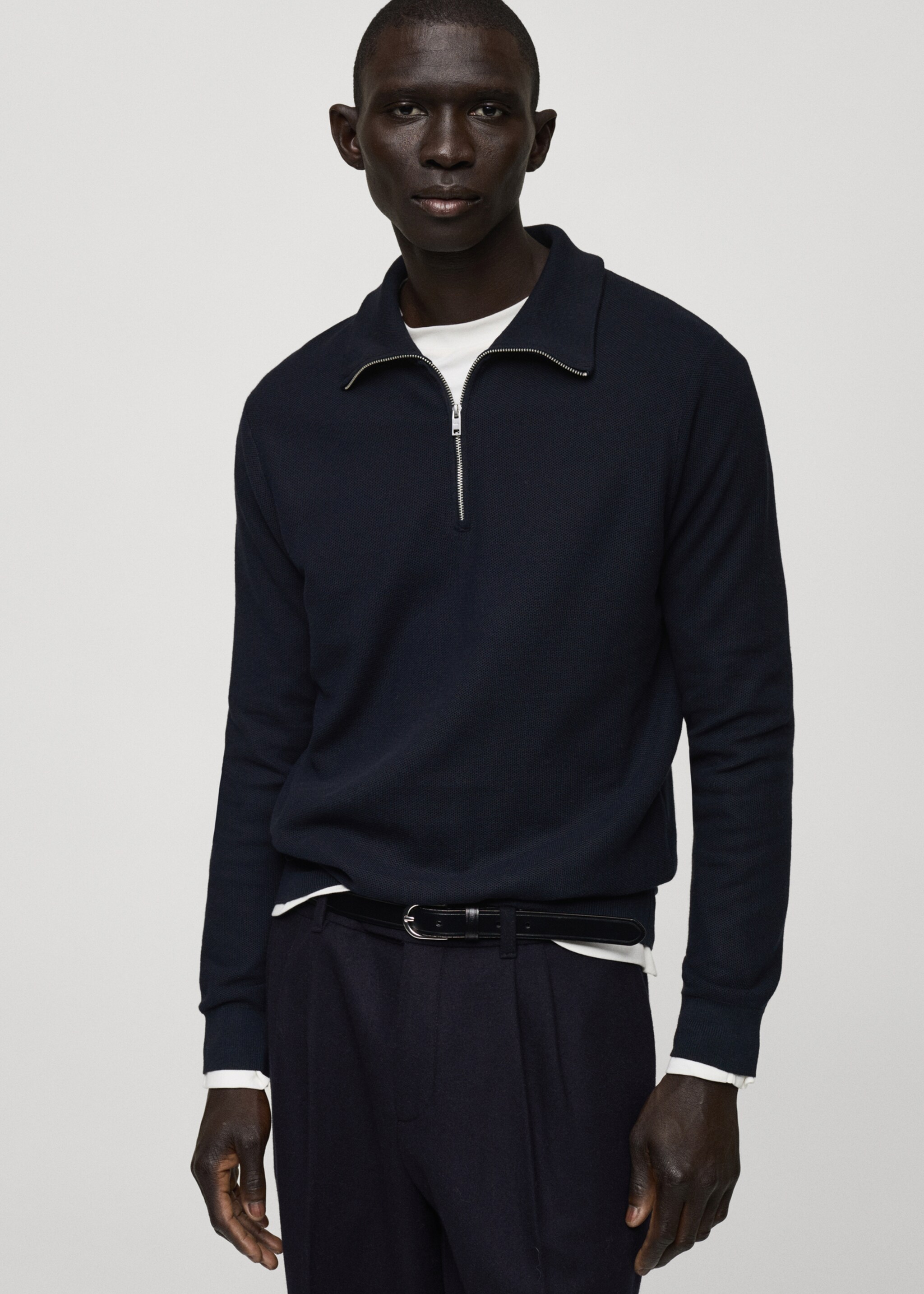 Rollkragenpullover mit Mikrostruktur - Mittlere Ansicht, Dunkles Marineblau. Ref: 87020600-00.