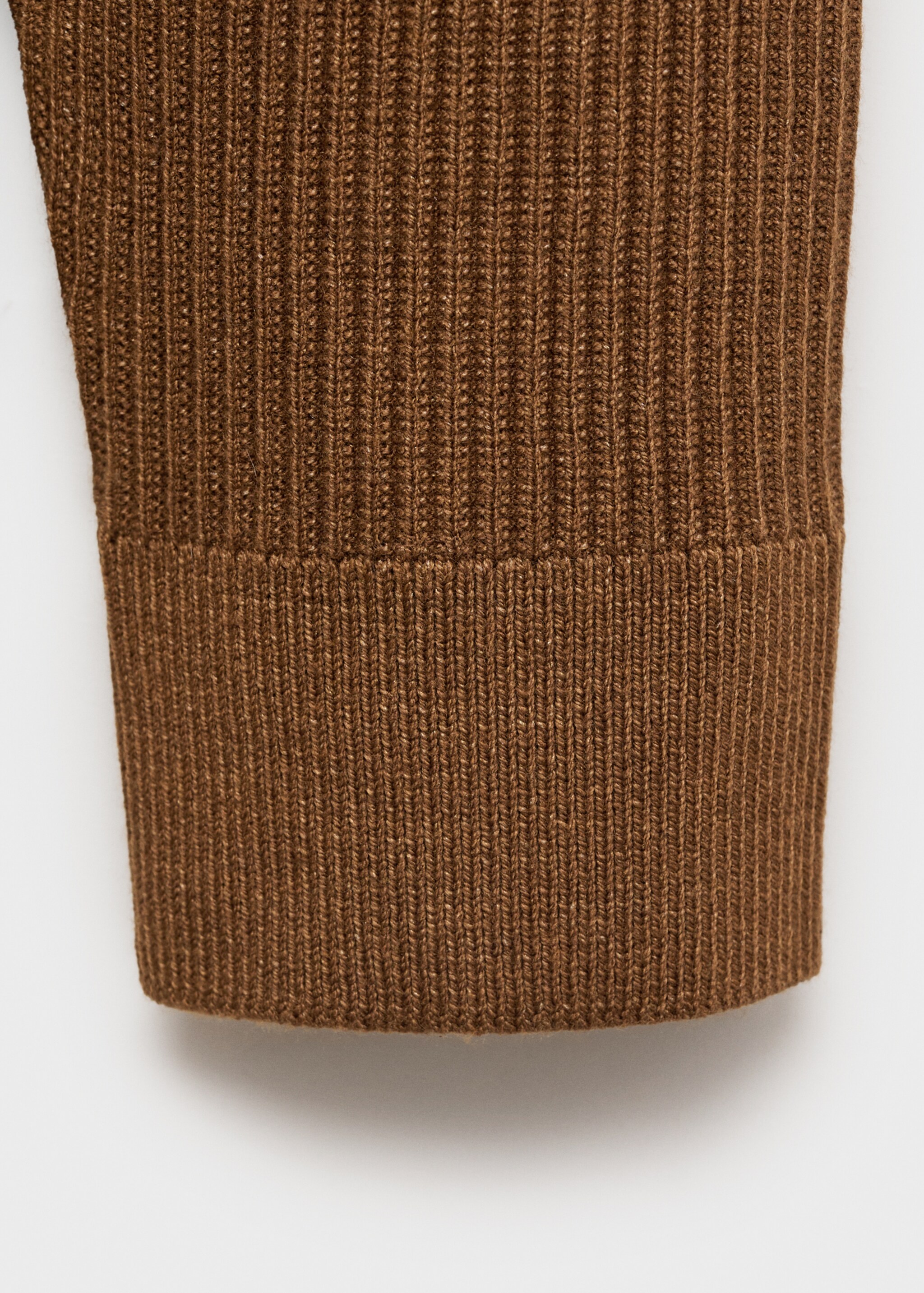 Gerippter Pullover aus Baumwollgemisch mit Polo-Kragen - Detail des Artikels 0, Mittelbraun. Ref: 87020602-00.