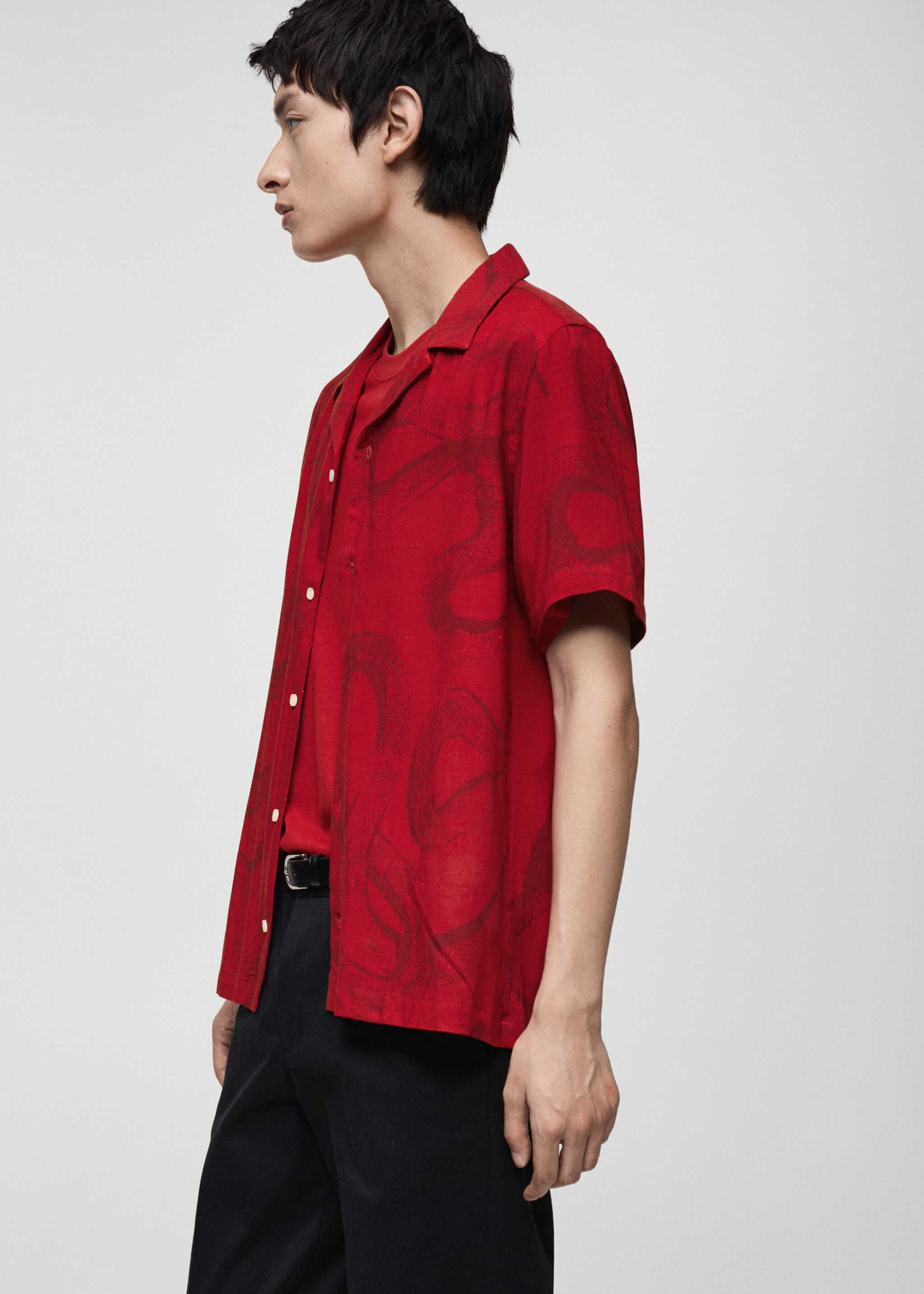 Regular-fit printed shirt - Details of the article 2, Red. Ref: 87020623-00.