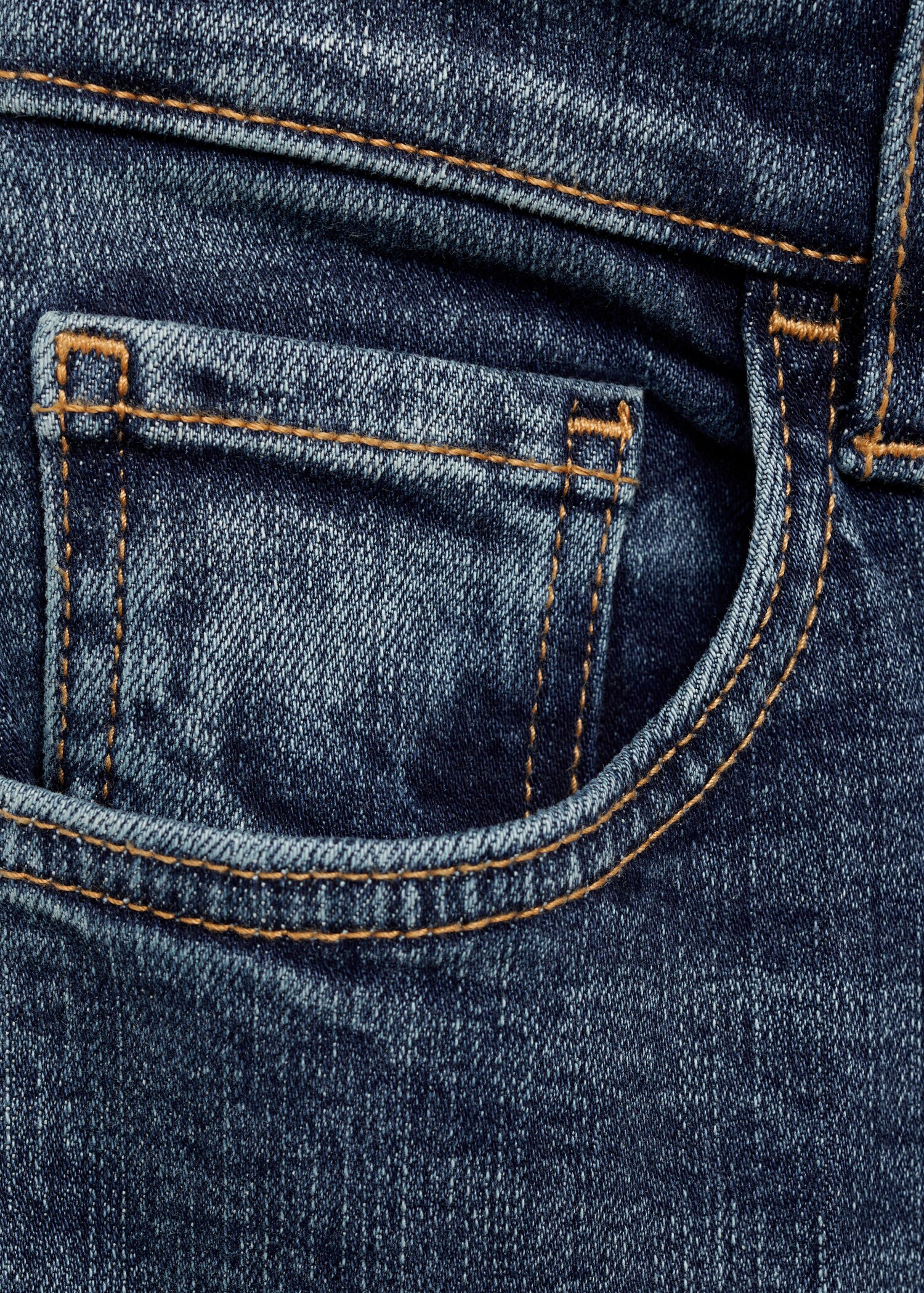 Low-rise flared jeans - Details of the article 0