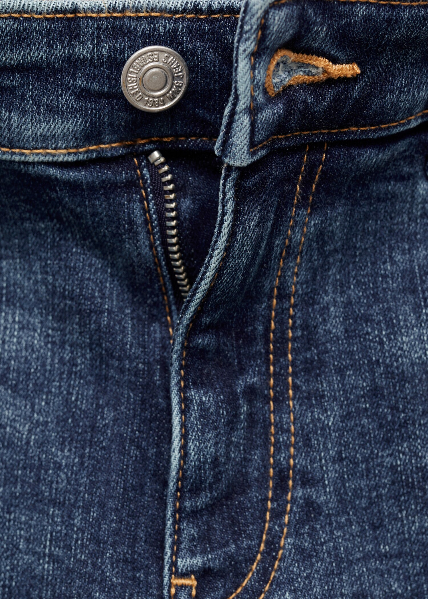 Low-rise flared jeans - Details of the article 8