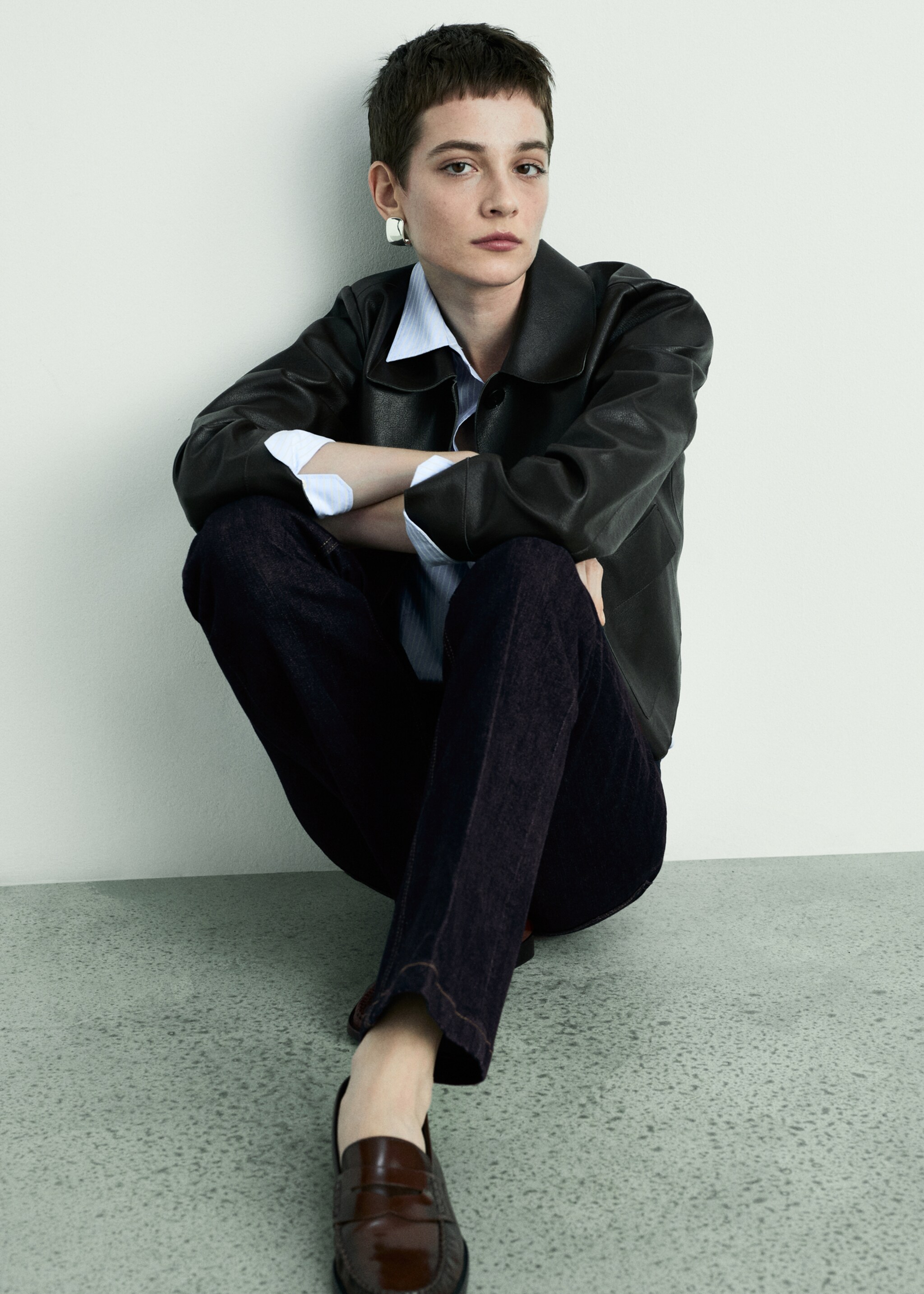 Flared rinse-wash jeans - Details of the article 2, Open Blue. Ref: 87020626-00.