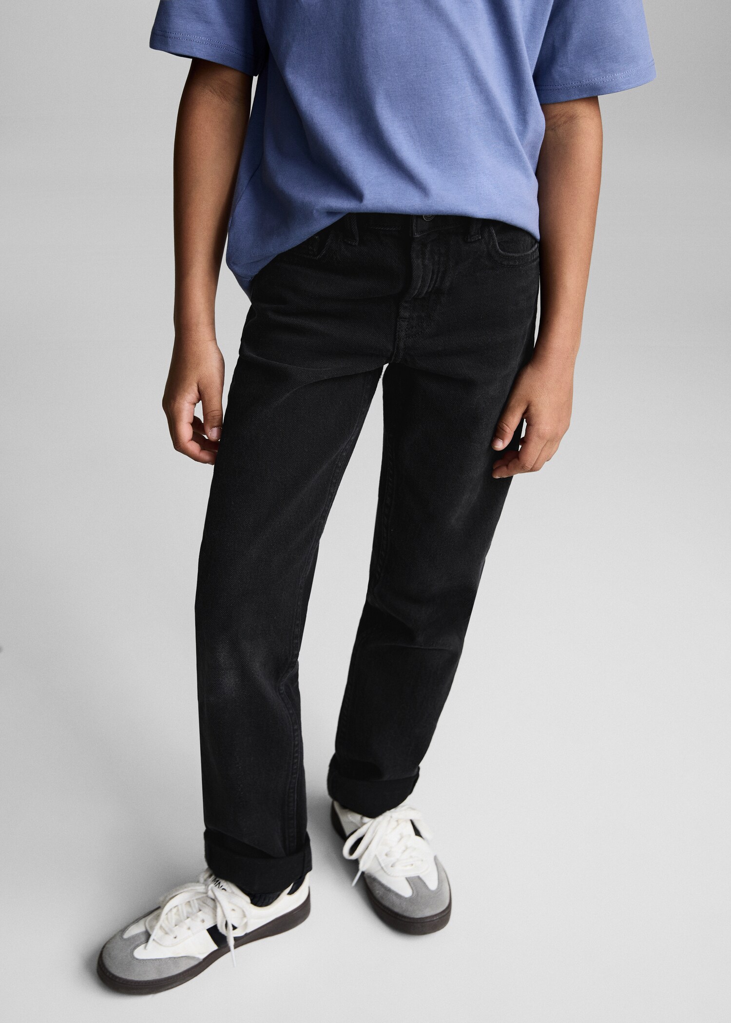 Alul felhajtott, egyenesszárú farmer - Felezősík