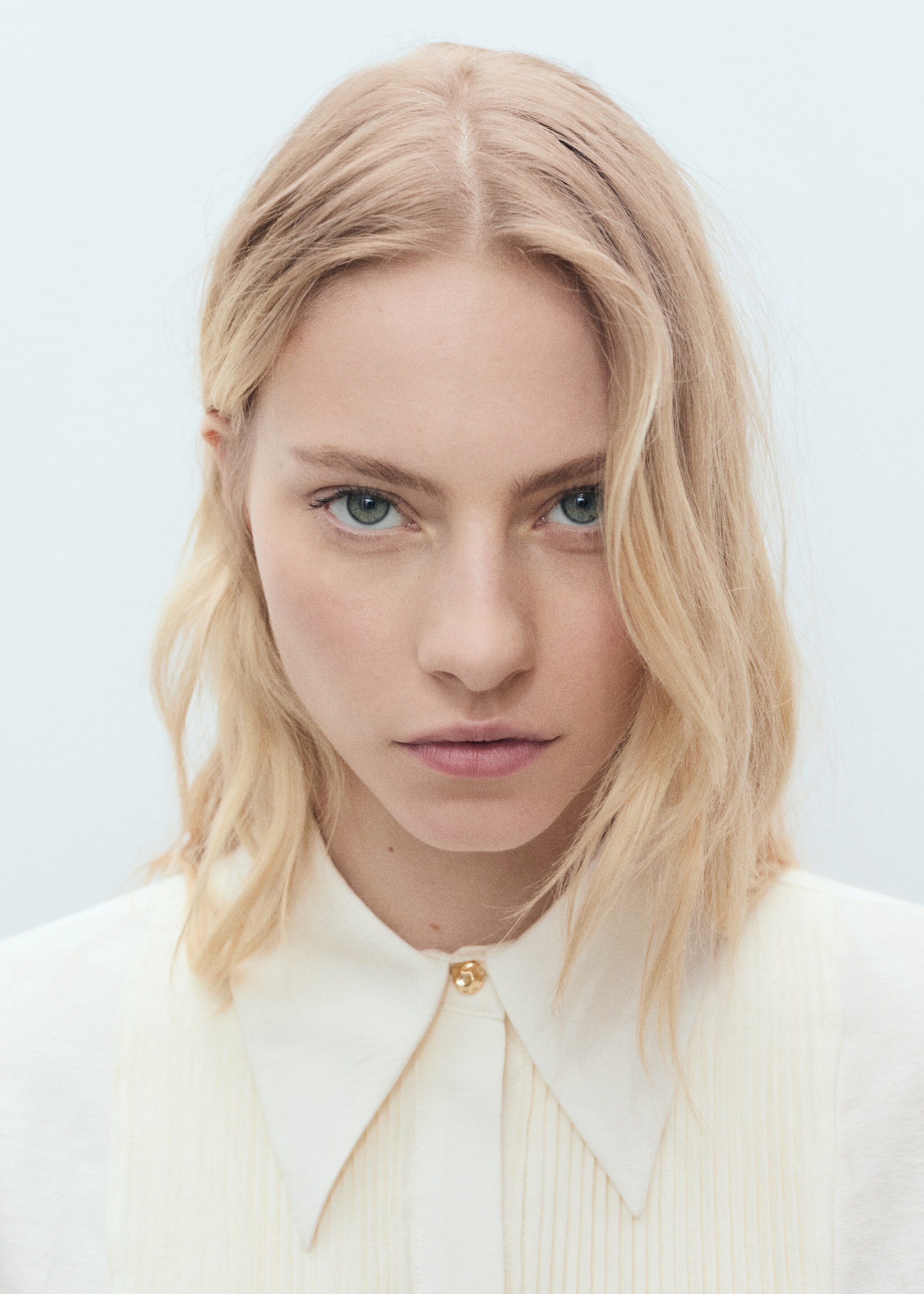 Fluid shirt with contrasting panel - Details of the article 1, Off White. Ref: 87020636-00.