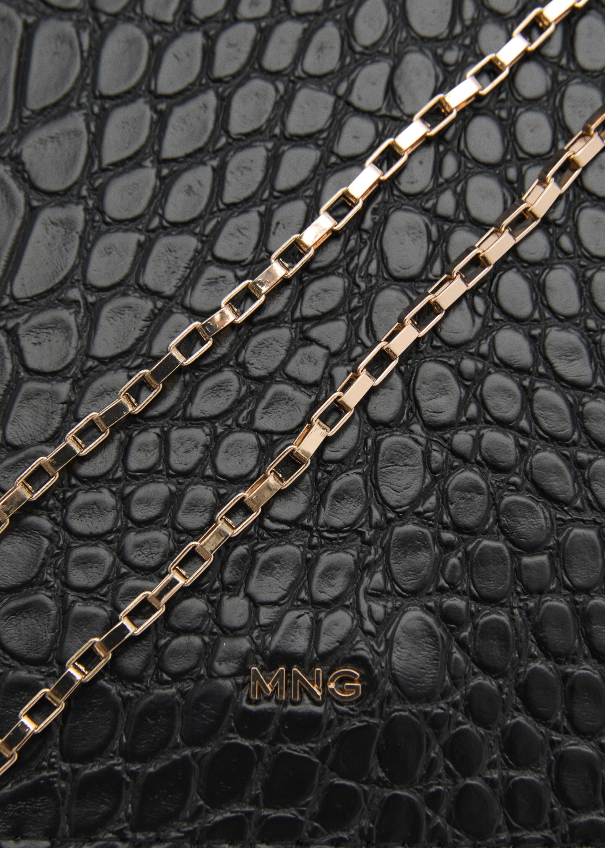 Croc-effect cardholder with chain - Details of the article 1, Black. Ref: 87020647-00.