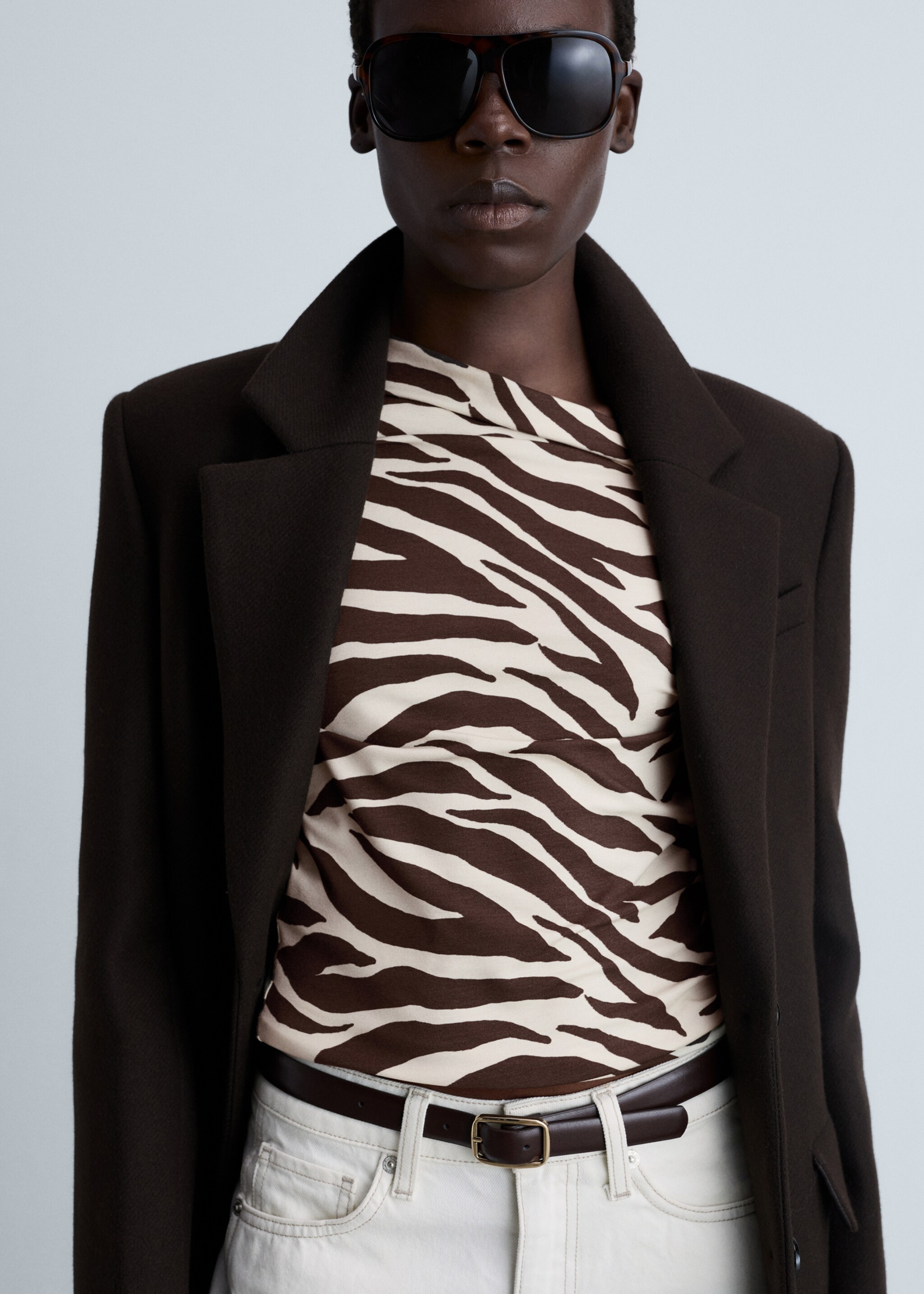 Zebra-print asymmetrical-neck t-shirt - Details of the article 1, Brown. Ref: 87020656-00.