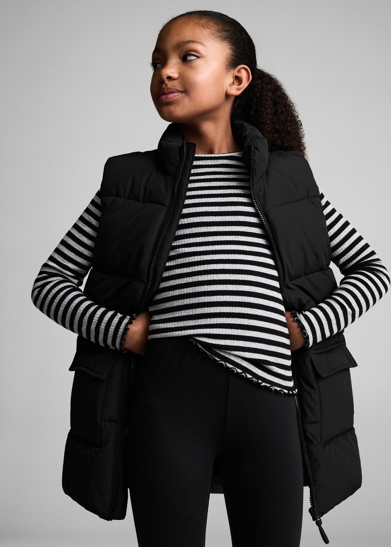 Dlouhá prošívaná vesta - Náhled ve středové rovině