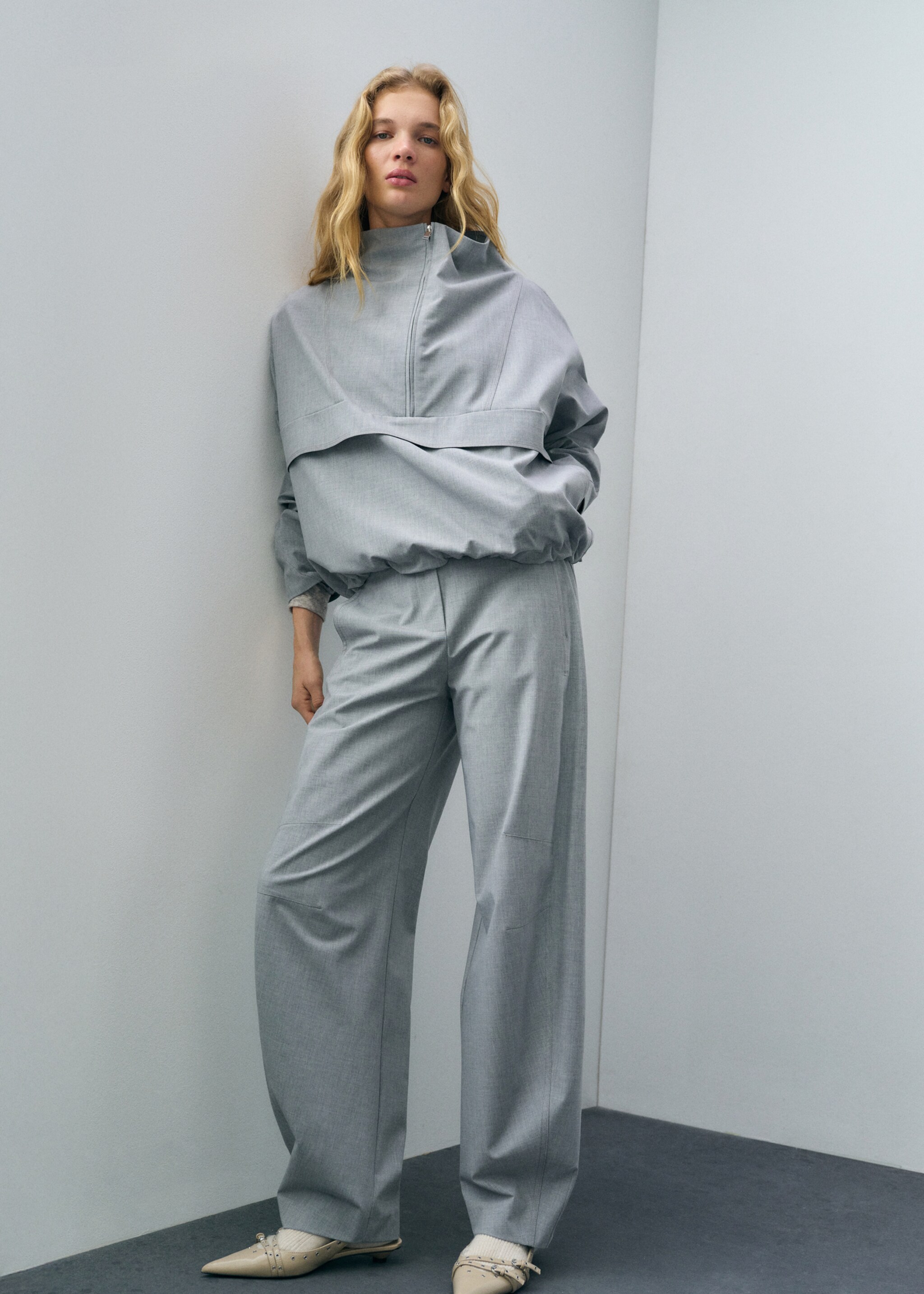 Drawstring jogger trousers - Details of the article 2, Grey. Ref: 87022542-00.